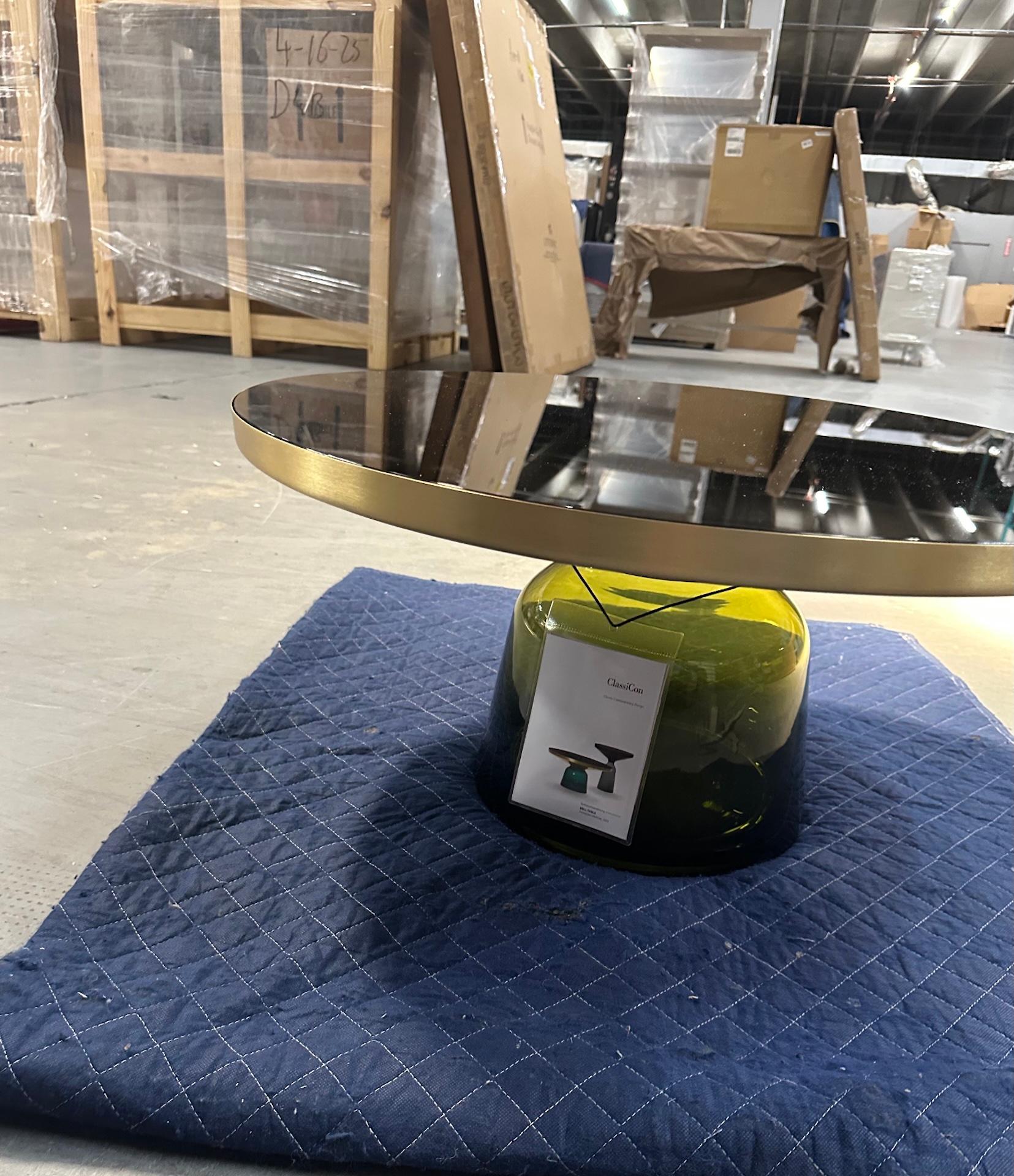 NUEVA Mesa baja de campana Classicon Verde Oliva de Sebastian Herkner en STOCK Moderno en venta
