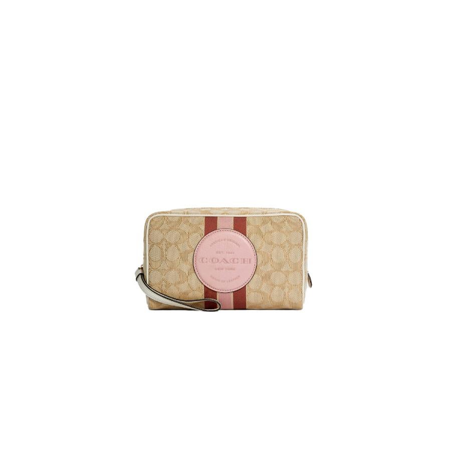 New Coach Beige Dempsey Boxy Cosmetic Case 20 Signature Monogram Jacquard Pouch Clutch Bag

Authenticity Guaranteed

DETAILS
Brand: Coach
Gender: Women
Category: Clutch
Condition: Brand new
Color: Beige
Material: Jacquard
Monogram pattern
Stripe and