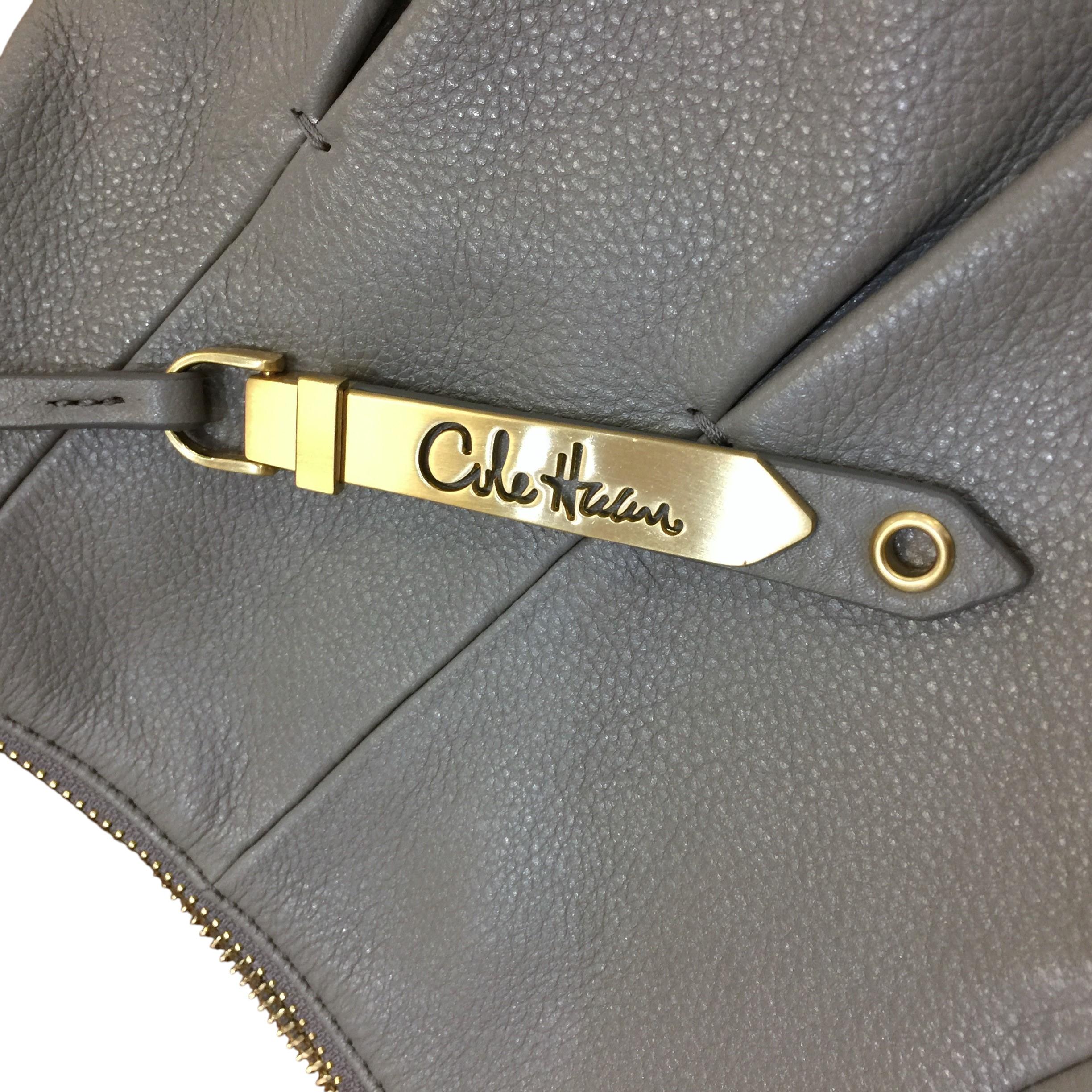 Neu Cole Haan Napa Leder Umhängetasche in Taupe im Angebot 3