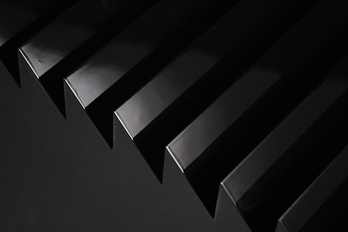 Table d'appoint laquée noire Contemporary Collectible Sierra 2 by Max Enrich en vente 1