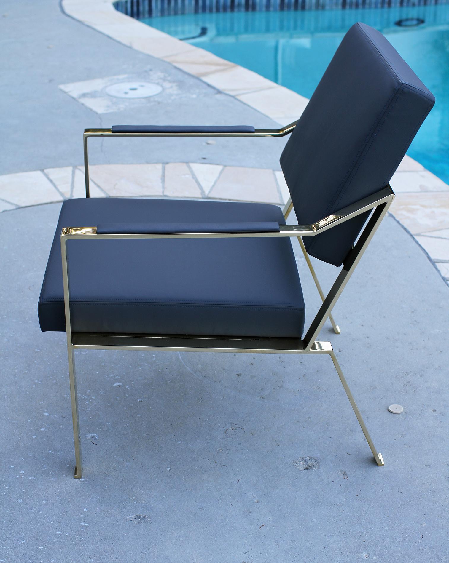 Contemporary Very elegant pair of brass chairs covered in grey leather