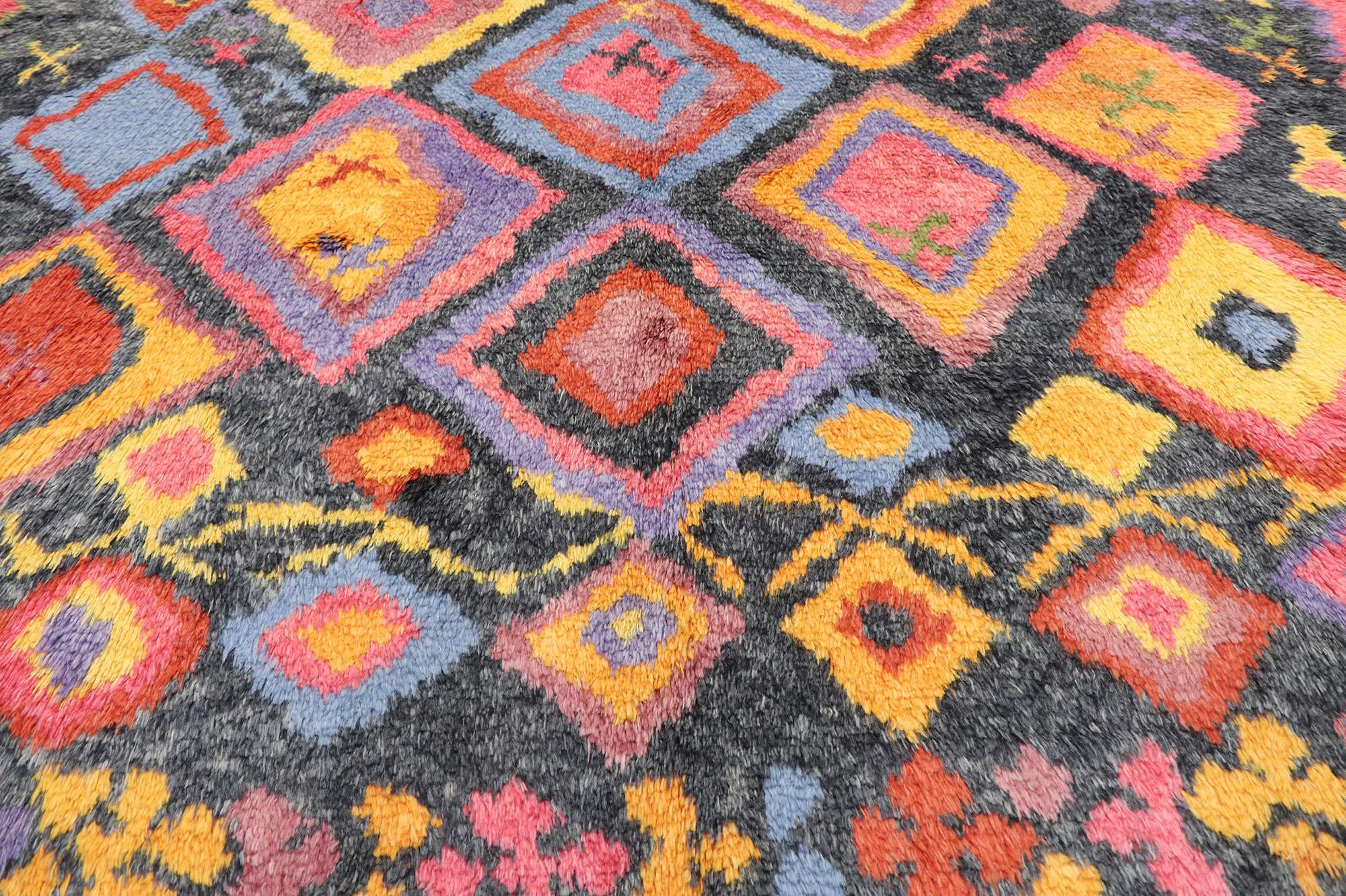 Turc New Colorful Contemporary Tulu Carpet with Modern Tribal Style (Nouveau tapis Tulu contemporain coloré au style moderne et tribal) en vente