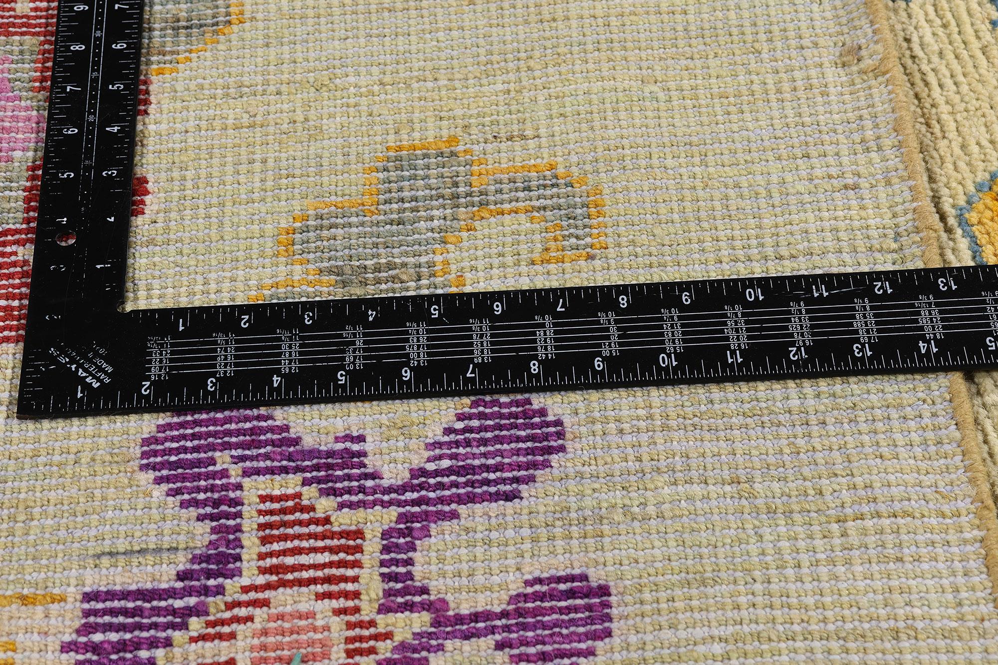 Neuer farbenfroher türkischer Oushak-Teppich im Angebot 4