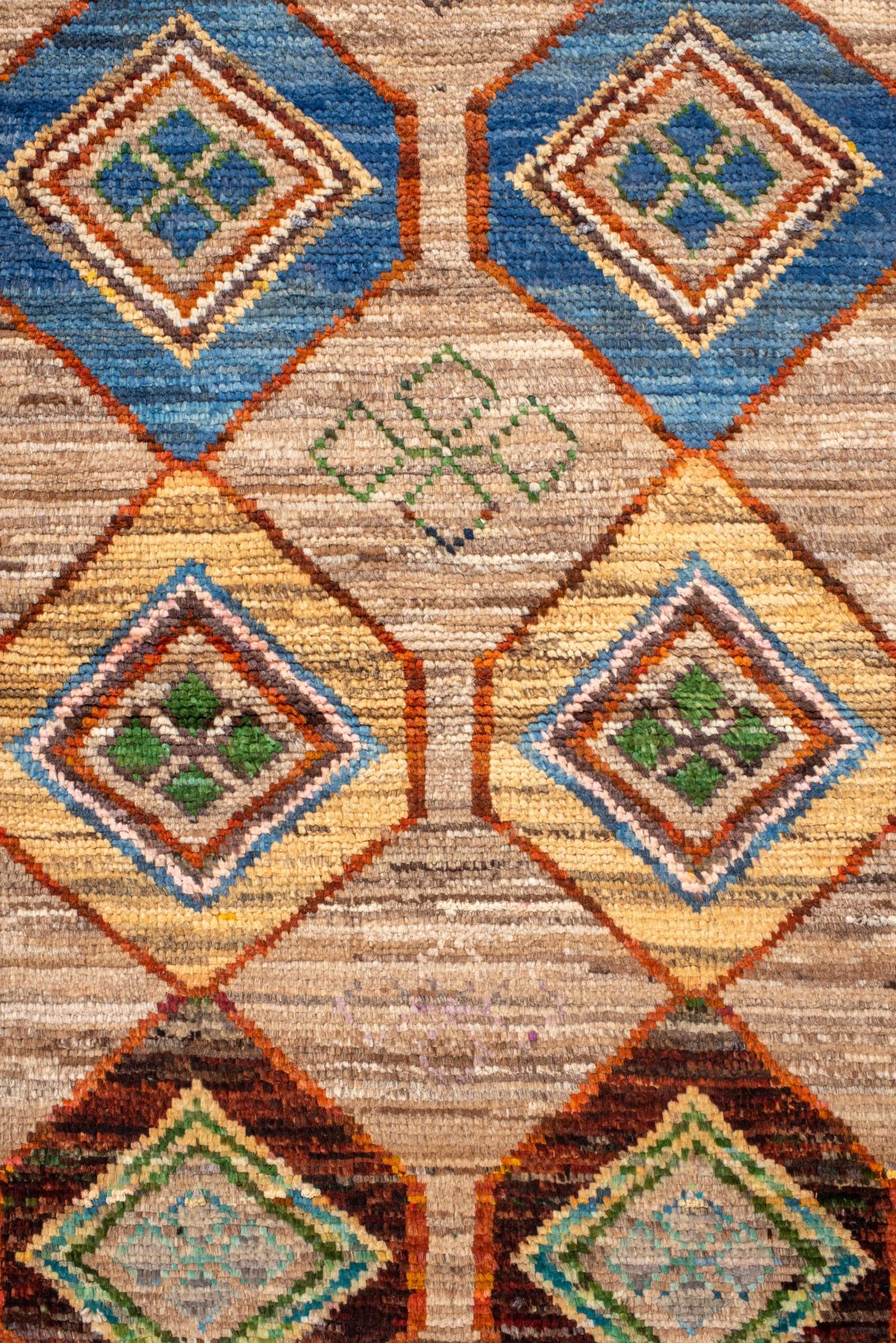 Annodato a mano Nuovo runner marocchino con motivo a rombi colorati nei toni della terra in vendita