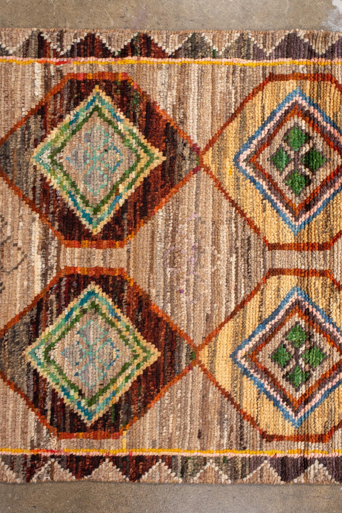 XXI secolo e contemporaneo Nuovo runner marocchino con motivo a rombi colorati nei toni della terra in vendita