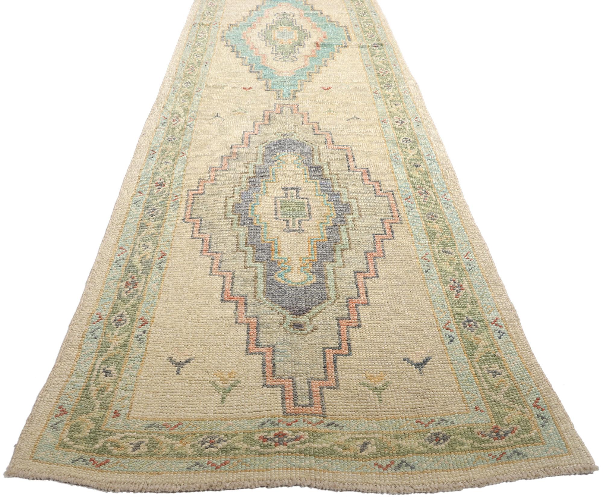 New Colorful Turkish Diamond Oushak Carpet with Modern Style, 03'01 x 22'07 In New Condition For Sale In Dallas, TX