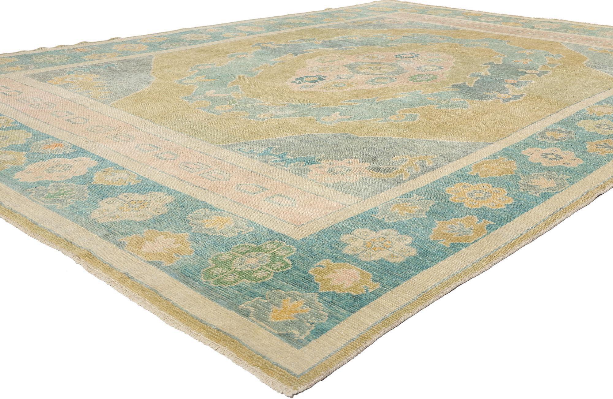 53960 Neuer moderner türkischer Oushak-Teppich, 09'10 x 14'01. Dieser moderne türkische Oushak-Teppich aus handgeknüpfter Wolle ist ein atemberaubendes Beispiel für zeitlose Eleganz und handwerkliches Können, mit einem fesselnden Medaillonmuster als