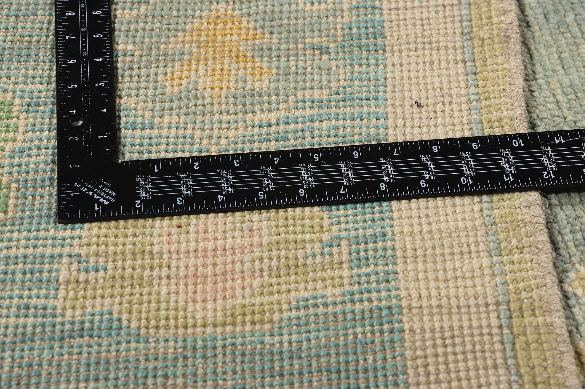 Neuer farbenfroher türkischer Oushak-Teppich mit modernem Stil, 09'10 x 14'01 (21. Jahrhundert und zeitgenössisch) im Angebot