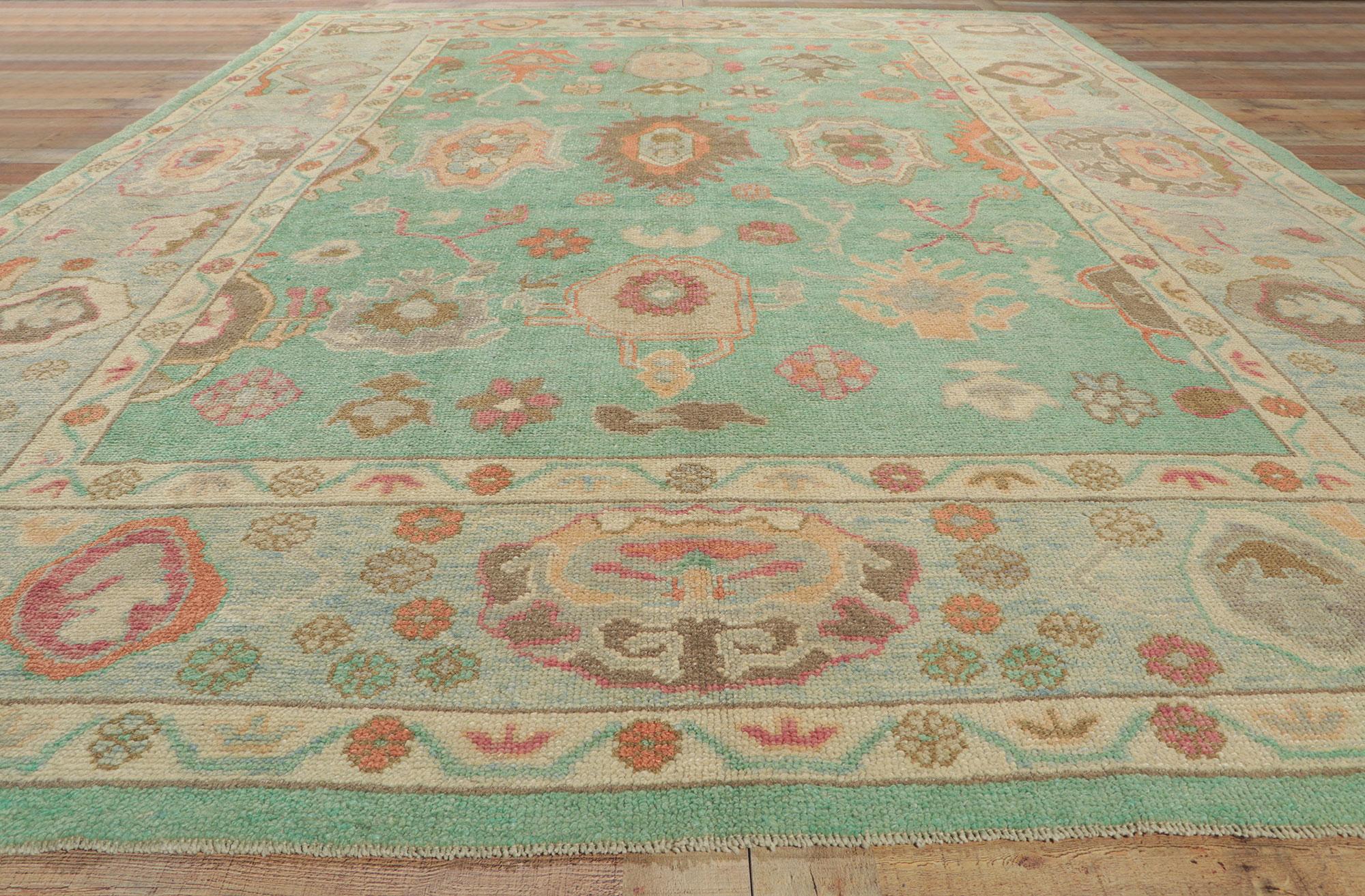 Bunter türkischer Oushak-Teppich im modernen Stil (Wolle) im Angebot