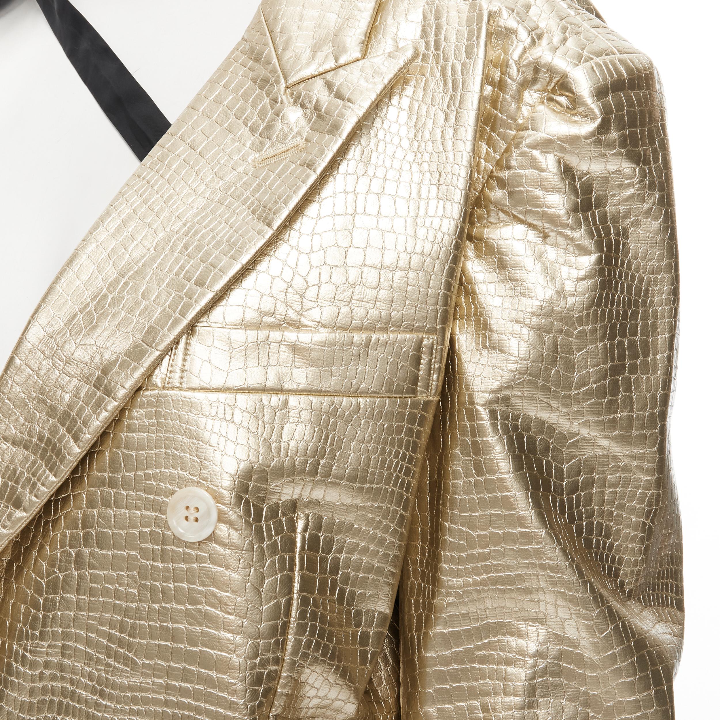 new COMME DES GARCONS 2011 gold pleated harness tie asymmetric open jacket S 
Reference: CRTI/A00341 
Brand: Comme Des Garcons 
Designer: Rei Kawakubo 
Collection: 2011 Runway 
Material: Faux leather 
Color: Gold 
Pattern: Solid 
Extra Detail: Croc