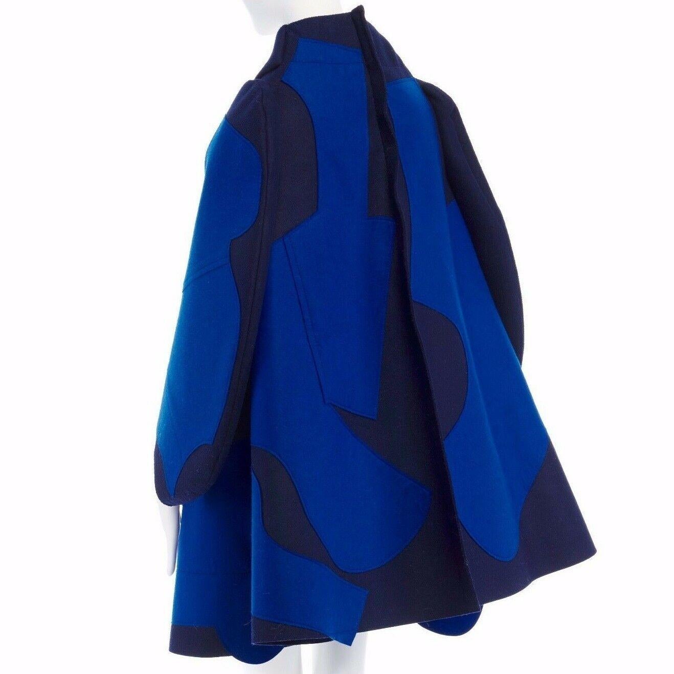 new COMME DES GARCONS AD2012 flatpacked 2D blue abstract shape wool felt coat XS

COMME DES GARCONS
FROM THE FALL WINTER 2012 COLLECTION
Nylon, cotton, wool . Navy base with cobalt blue abstract shape stitched overlay . Flat packed design . Stiff