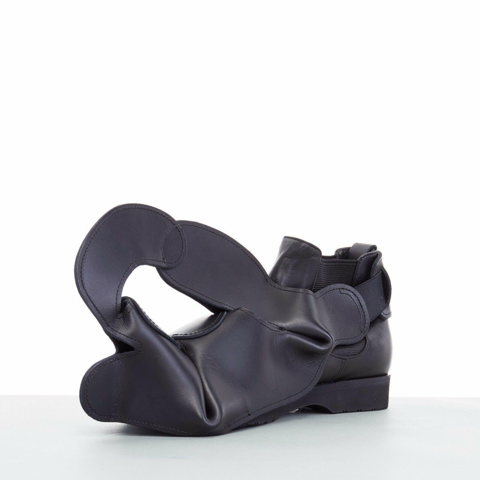 new COMME DES GARCONS SS14 rare black structured padded leather shoe cover In Good Condition In Hong Kong, NT