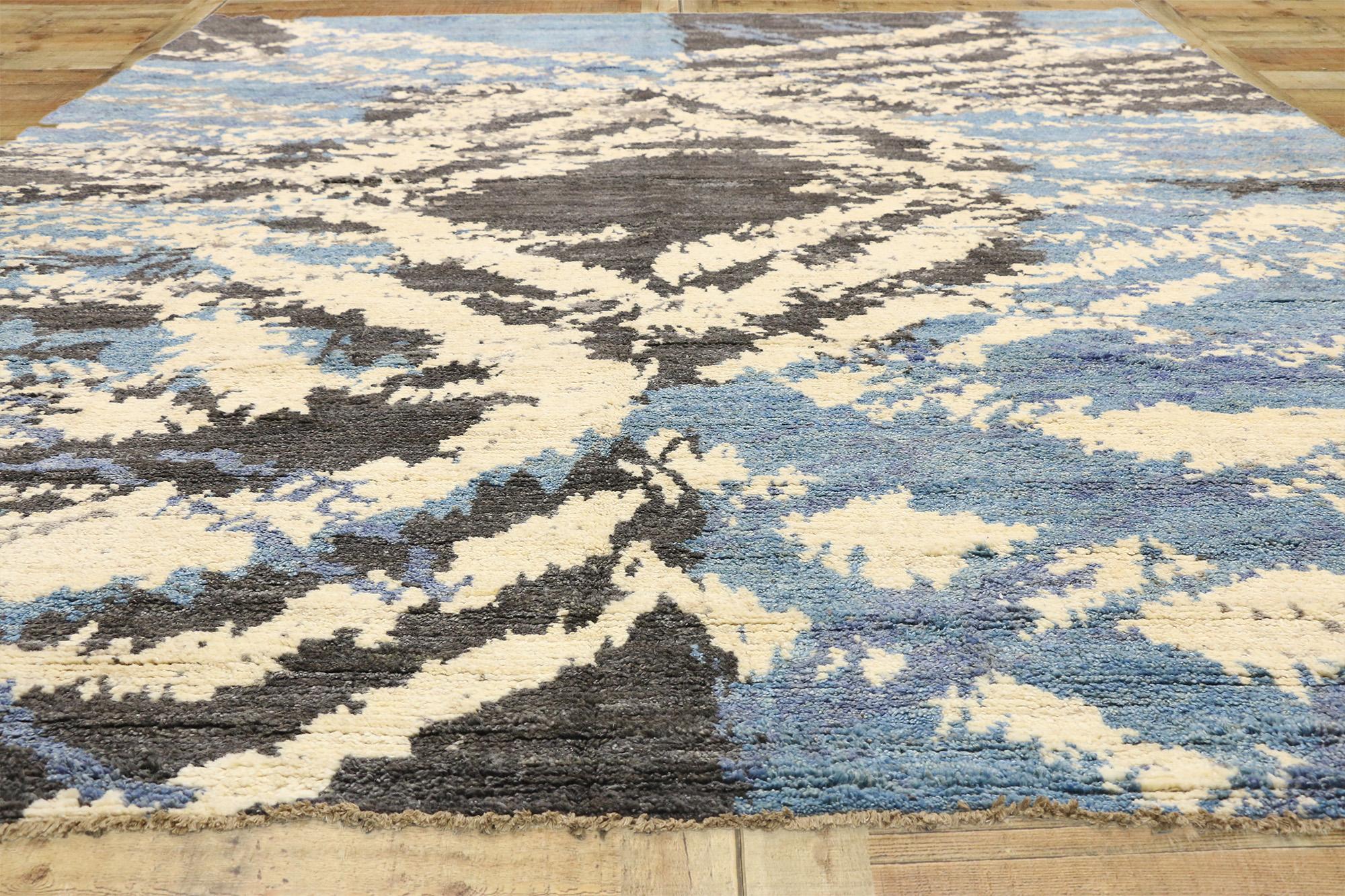 XXI secolo e contemporaneo New Contemporary Abstract Cascades Moroccan Carpet with Modern Style (Tappeto marocchino a cascate astratte in stile moderno) in vendita