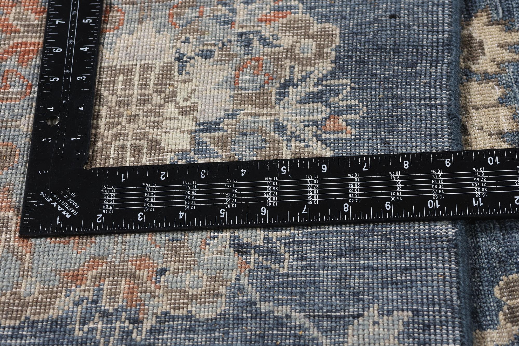 Un nuovo tappeto moderno in Oushak azzurro con stile tradizionale In condizioni Nuovo in vendita a Dallas, TX