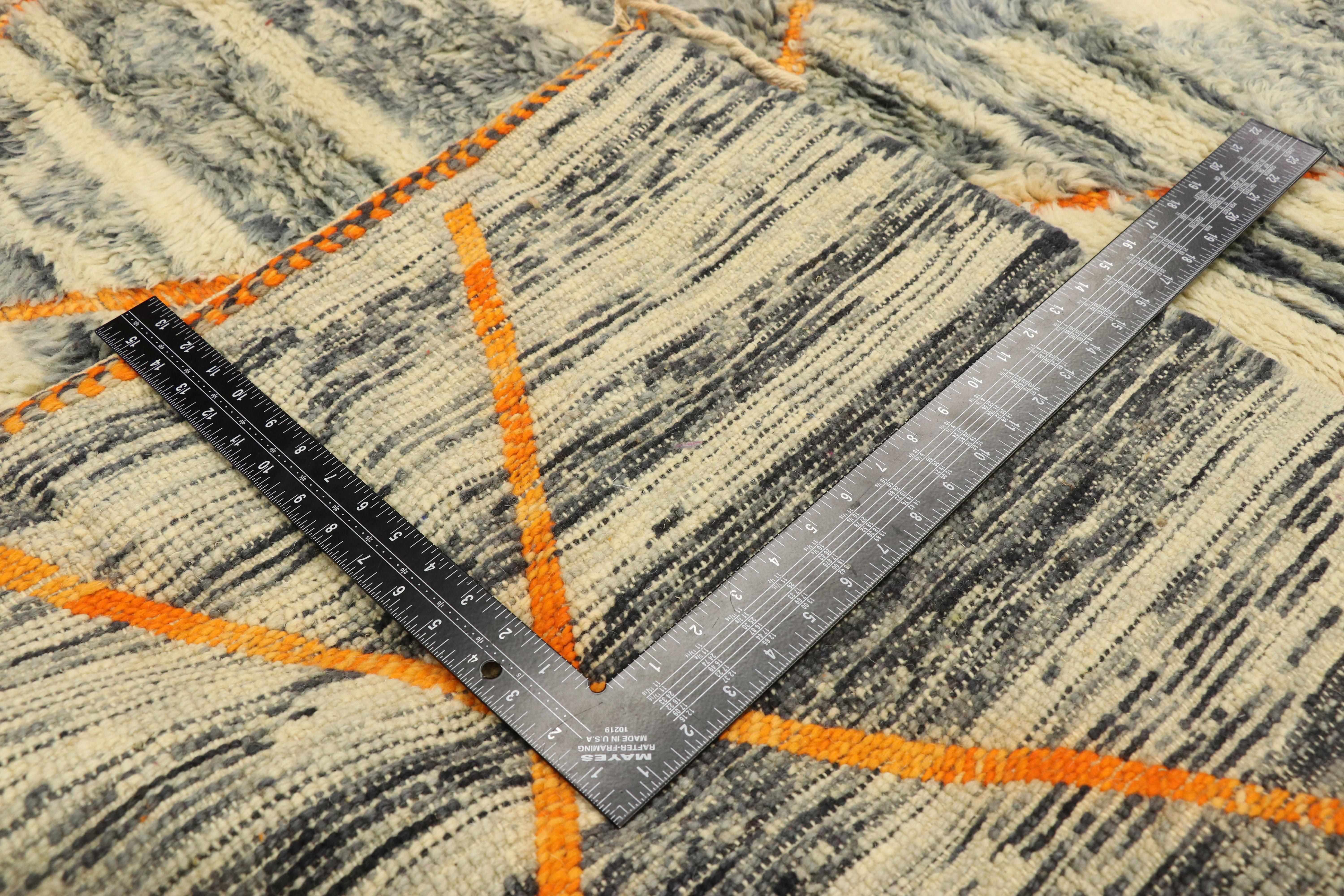 New Contemporary Beni Mrirt Carpet, Berber Moroccan Rug In New Condition In Dallas, TX