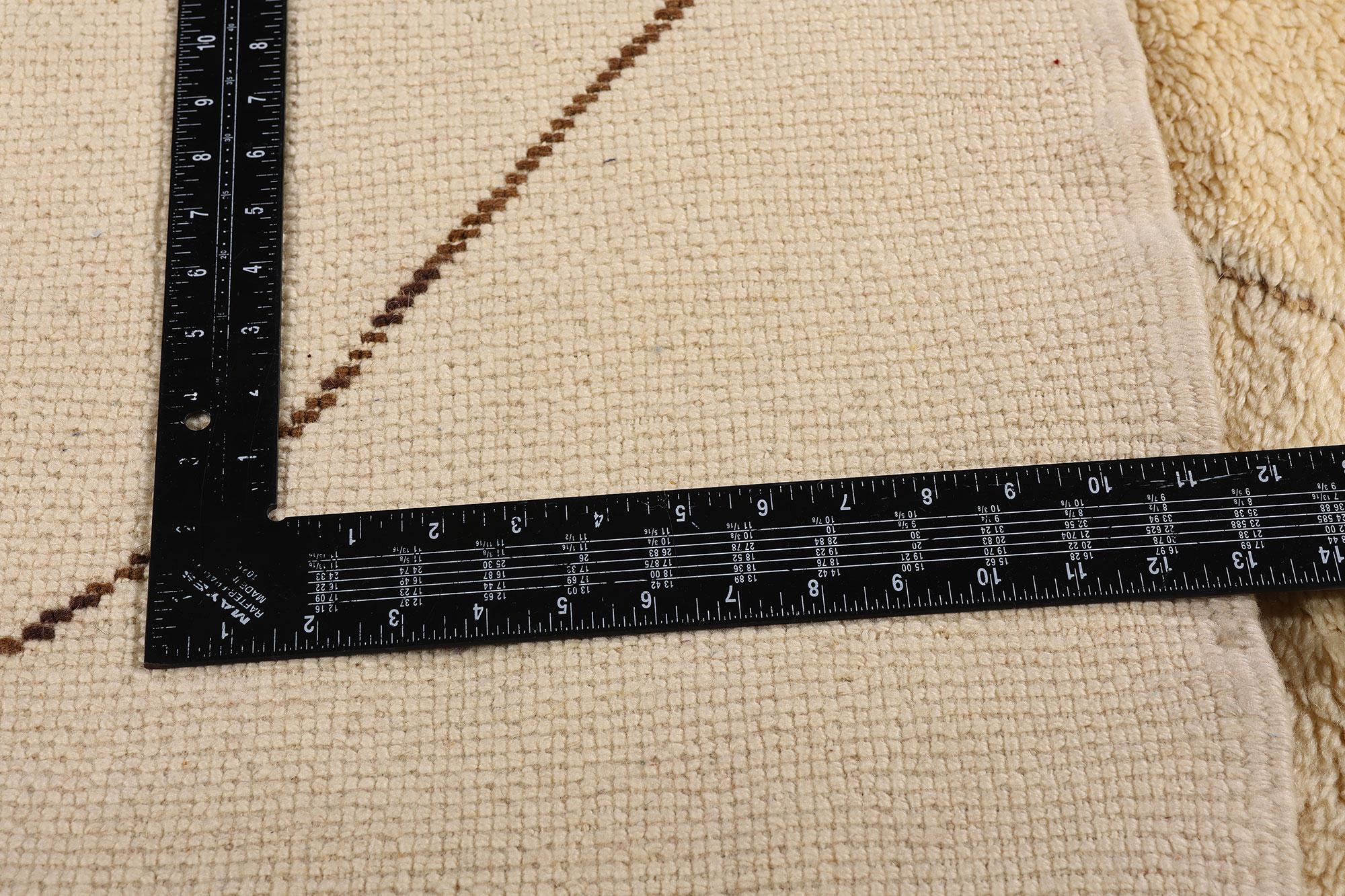 Laine Tapis berbère marocain, style moderne organique et collis de Shibui subtils en vente