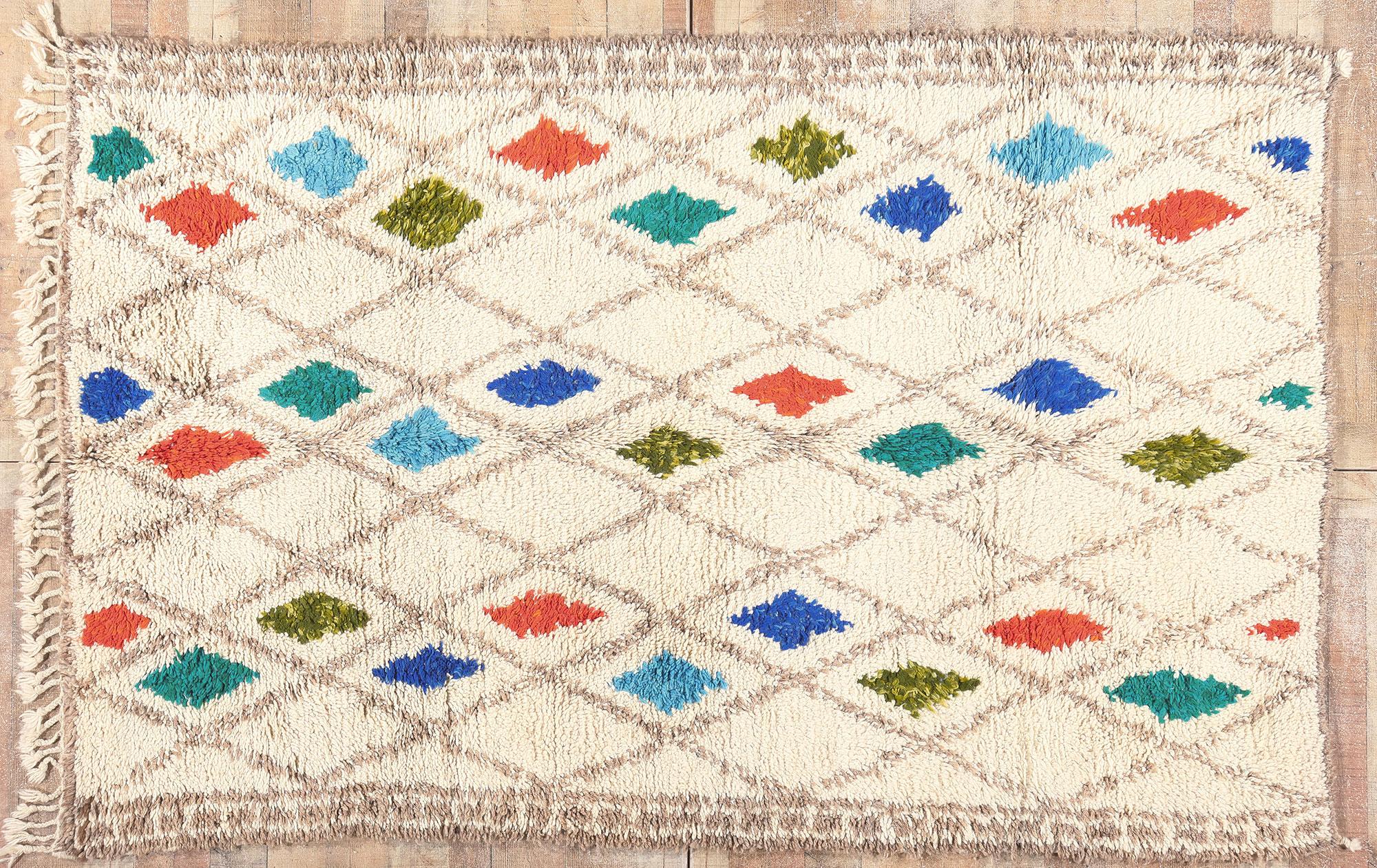 Nouveau tapis Azilal berbère marocain coloré en treillis de diamants avec style moderne en vente 1