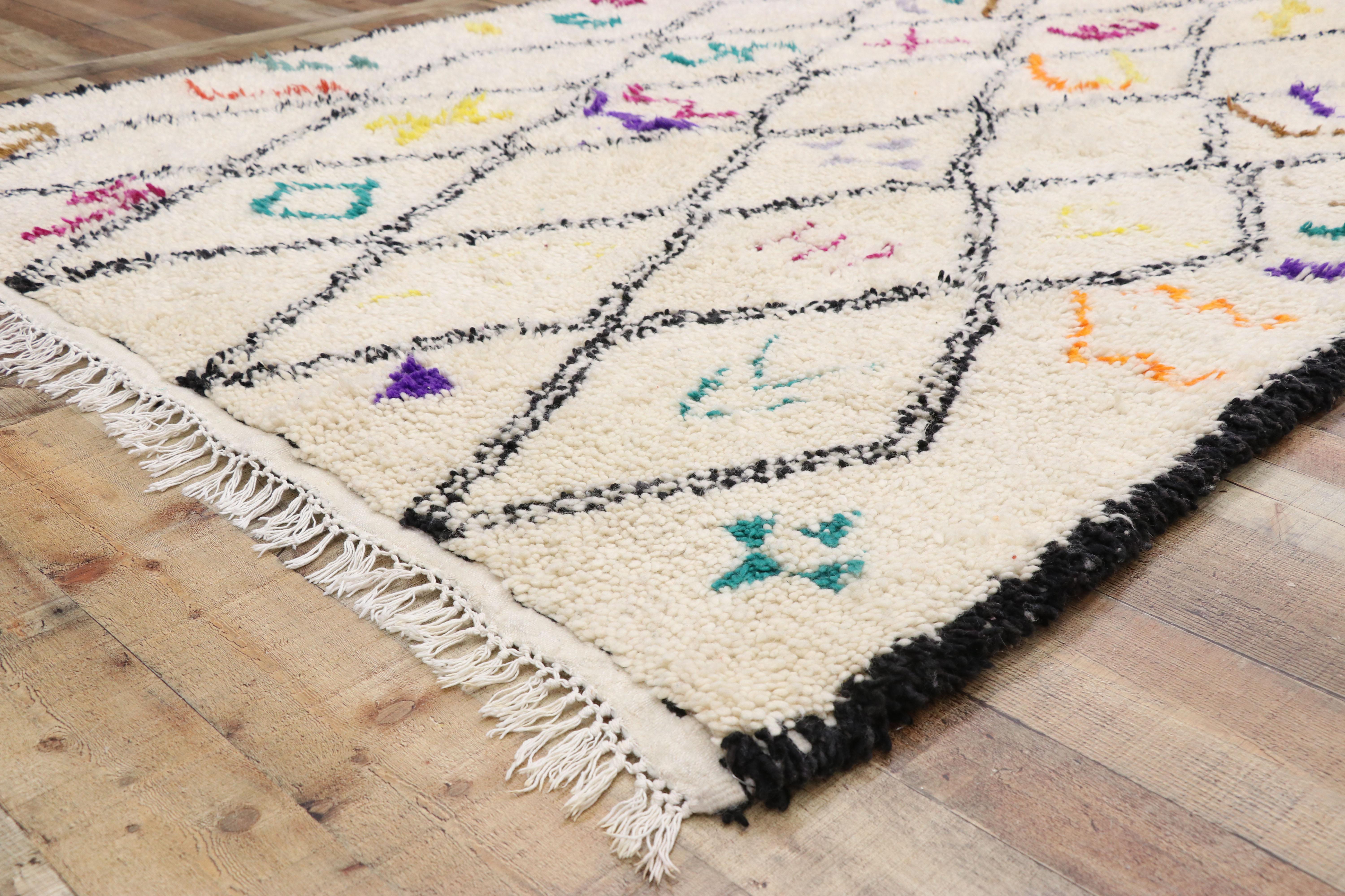 Zeitgenössischer marokkanischer Azilal-Teppich aus Berber mit Hygge-B böhmischem Stammesstil im Zustand „Neu“ im Angebot in Dallas, TX