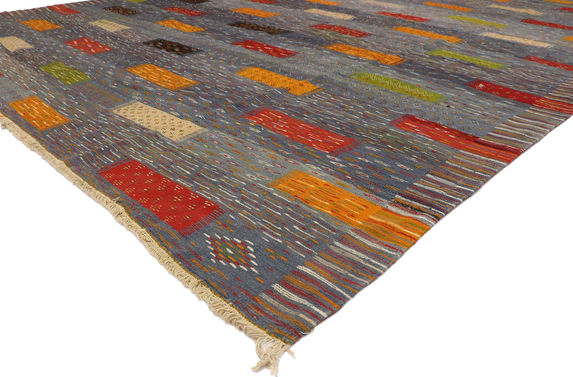 20911, new contemporary Berber Moroccan Kilim rug, modern cabin style flat-weave rug 09'10 x 13'06. With its bold expressive design, incredible detail and texture, this contemporary Berber Moroccan Kilim rug is a captivating vision of woven beauty.