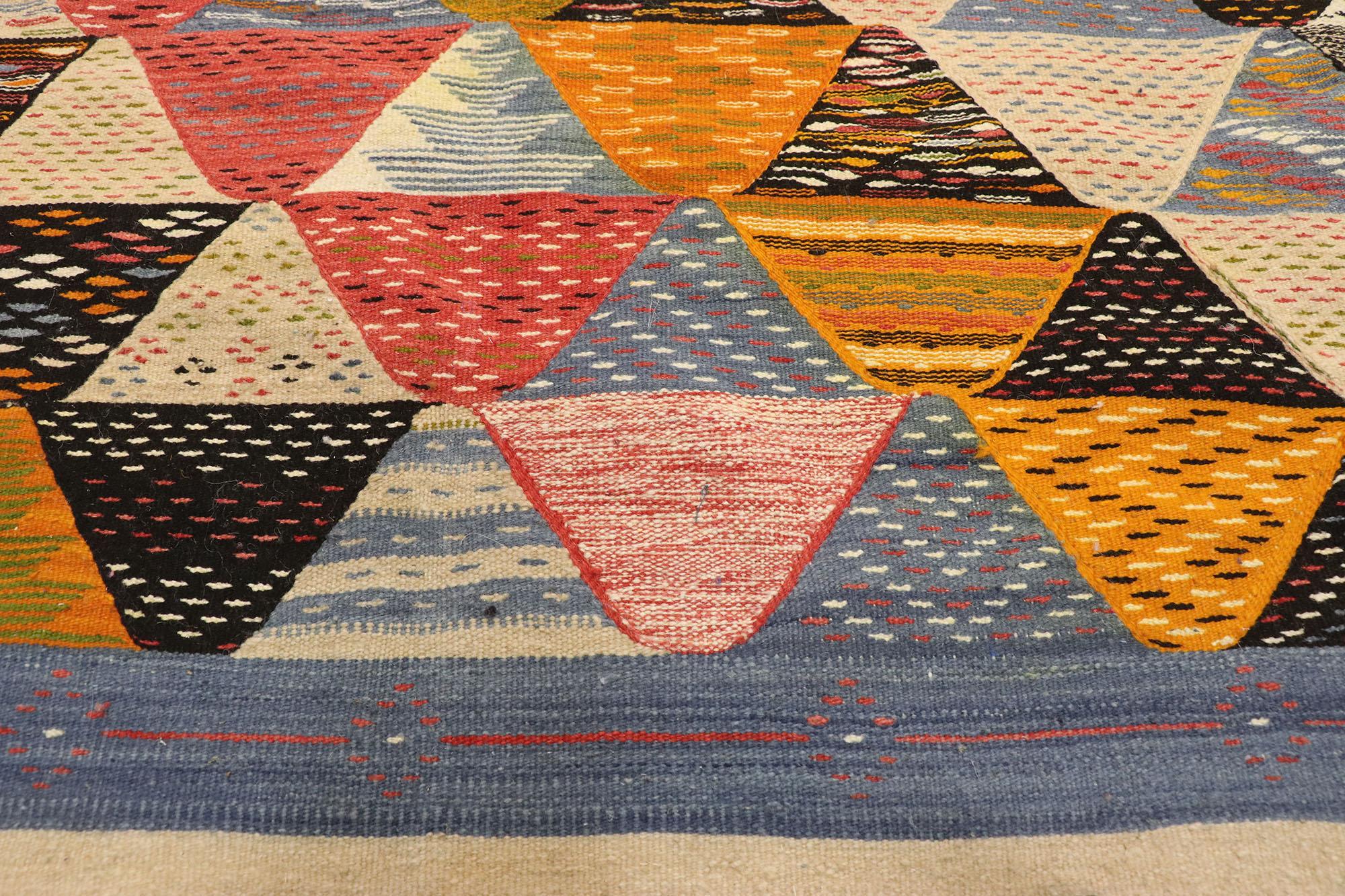 Neuer zeitgenössischer marokkanischer Berber-Kilim-Teppich:: moderner Flachgewebe-Teppich im Hüttenstil (Marokkanisch) im Angebot