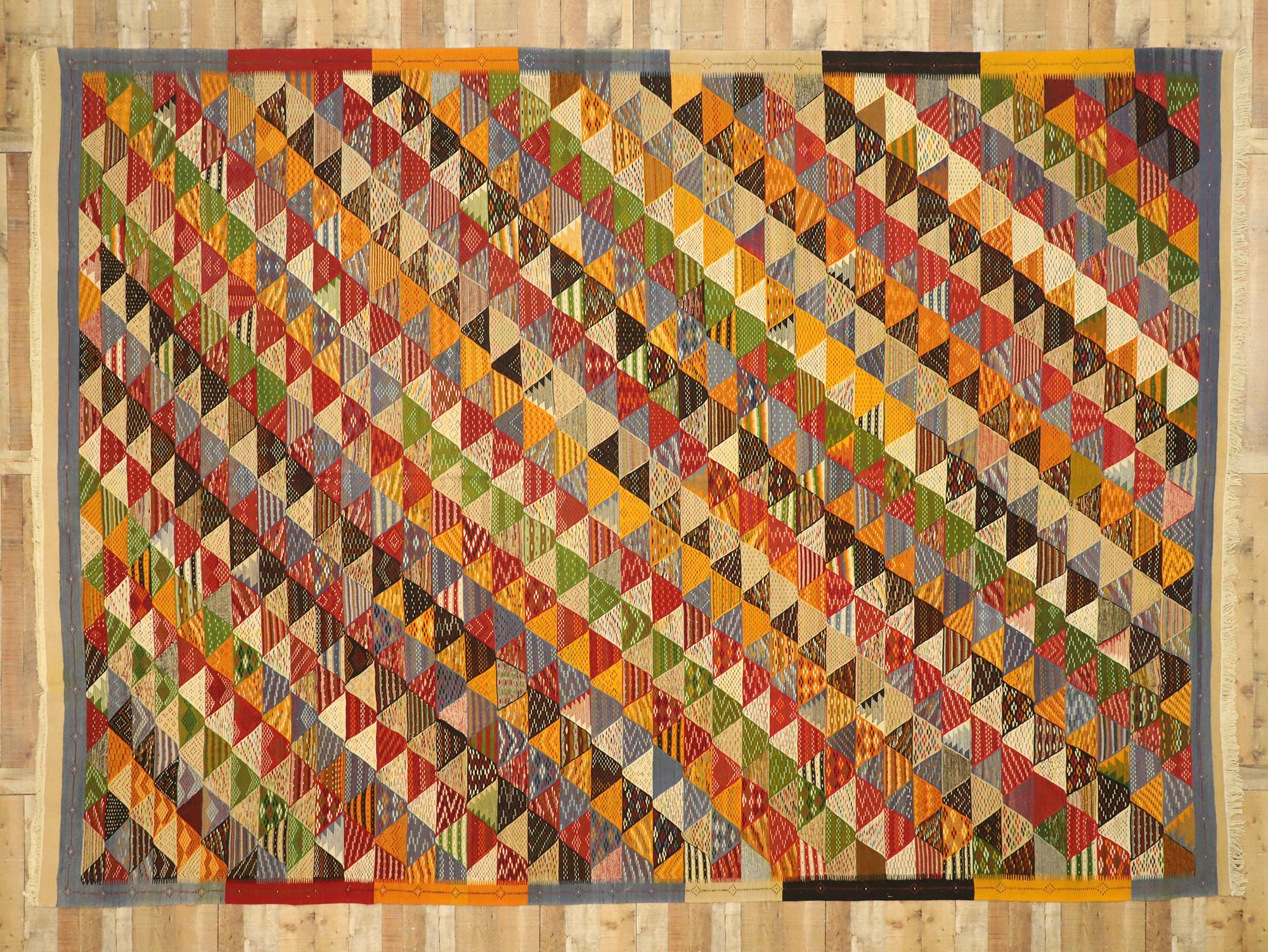 Neuer zeitgenössischer marokkanischer Berber-Kilim-Teppich:: moderner Flachgewebe-Teppich im Hüttenstil (21. Jahrhundert und zeitgenössisch) im Angebot