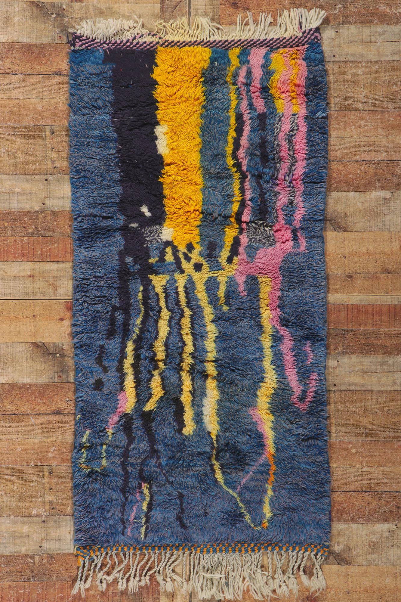 Bunt abstrakter marokkanischer Teppich, Abstrakter Expressionismus trifft Nomaden-Charm (Wolle) im Angebot