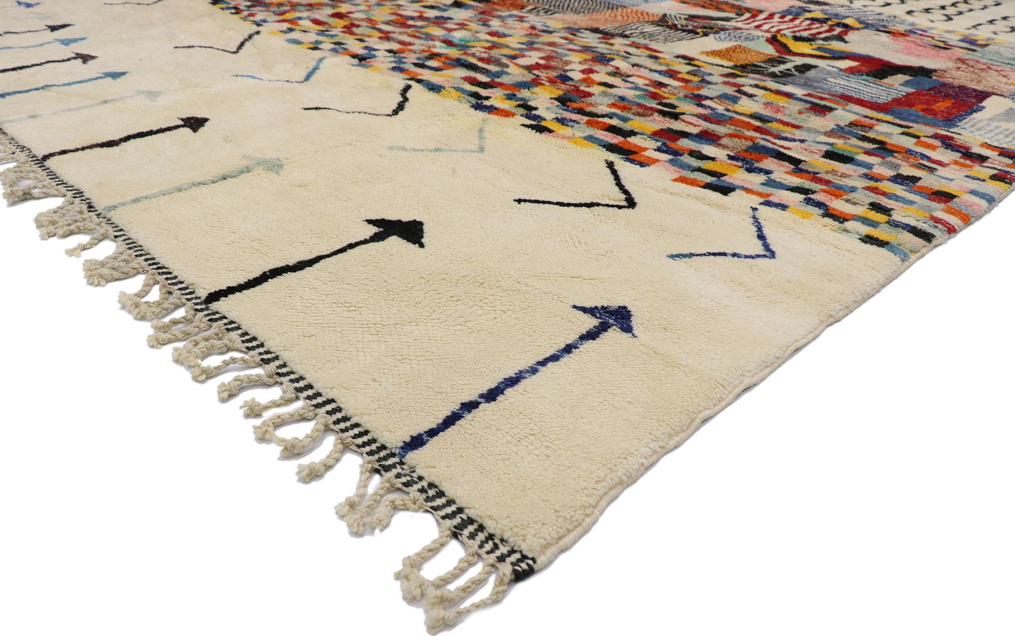 21180 nouveau tapis berbère marocain contemporain inspiré par Gunta Stölzl 09'05 x 12'07. Avec son design expressif et audacieux, ses détails et sa texture incroyables, ce tapis berbère marocain contemporain en laine nouée à la main est une vision