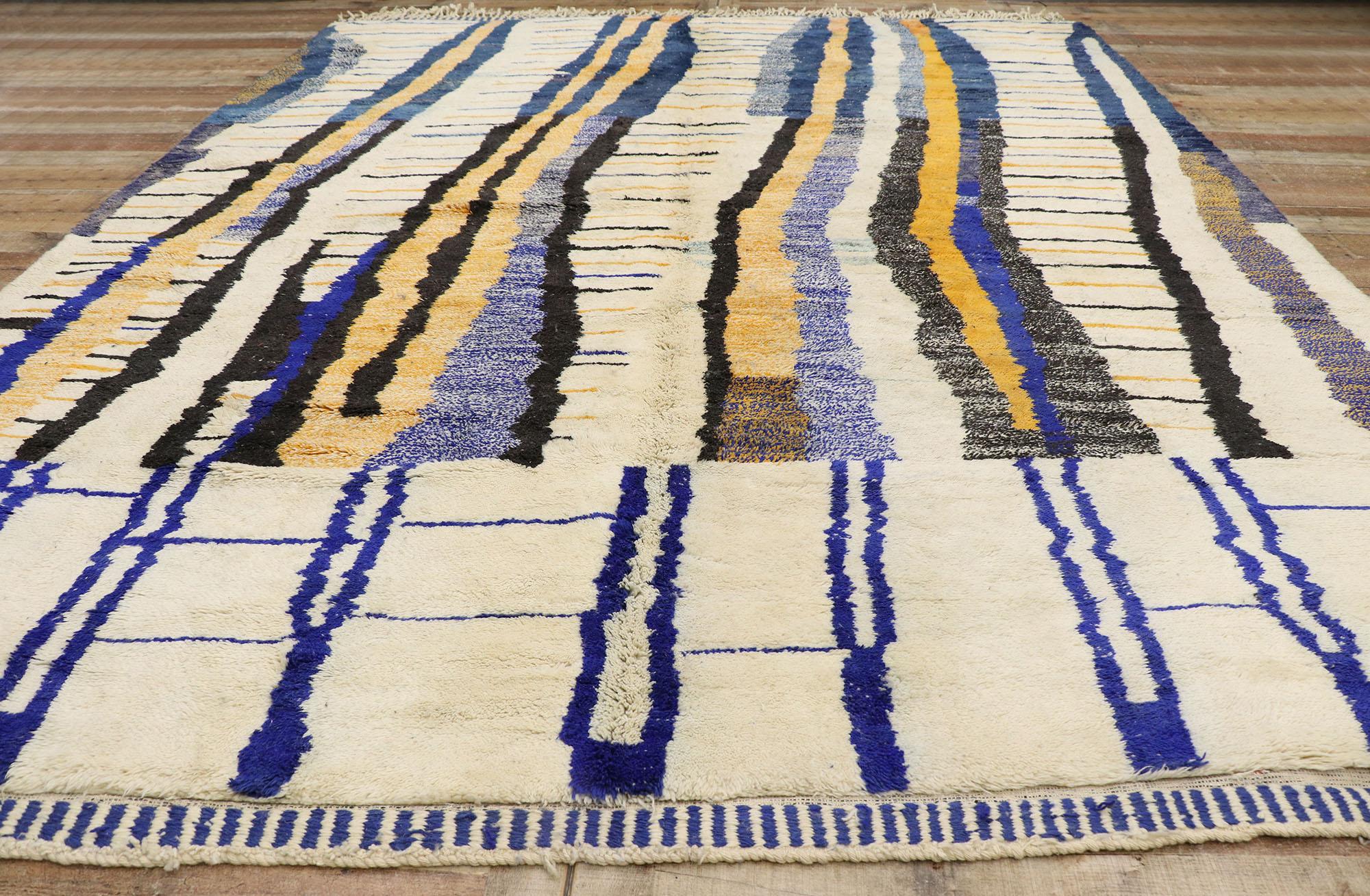 Zeitgenössischer marokkanischer Berberteppich mit linearem, abstraktem Expressionismus-Stil (Wolle) im Angebot