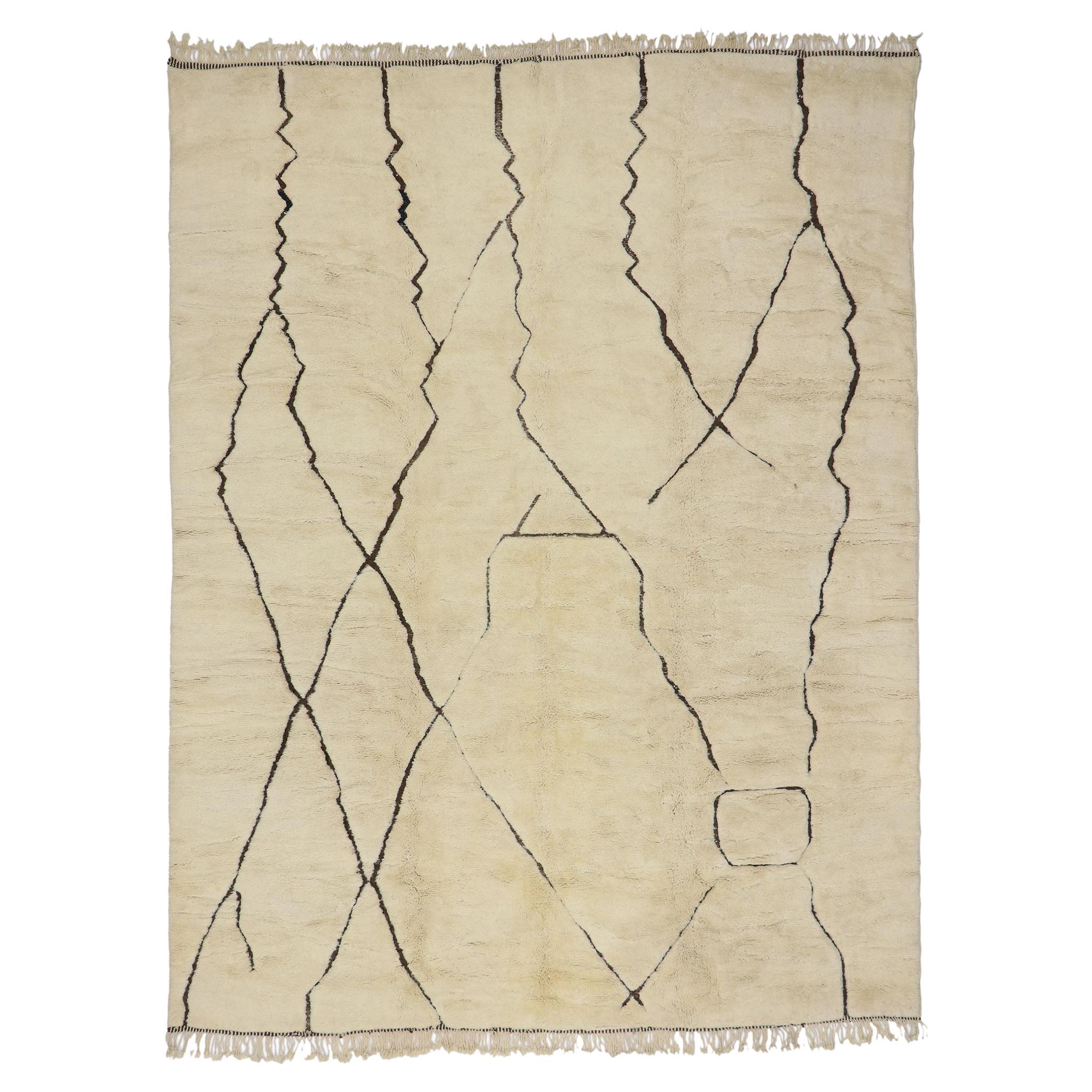 New Contemporary Berber Moroccan Rug with Mid-Century Modern Style (Tapis berbère marocain contemporain avec style moderne du milieu du siècle)