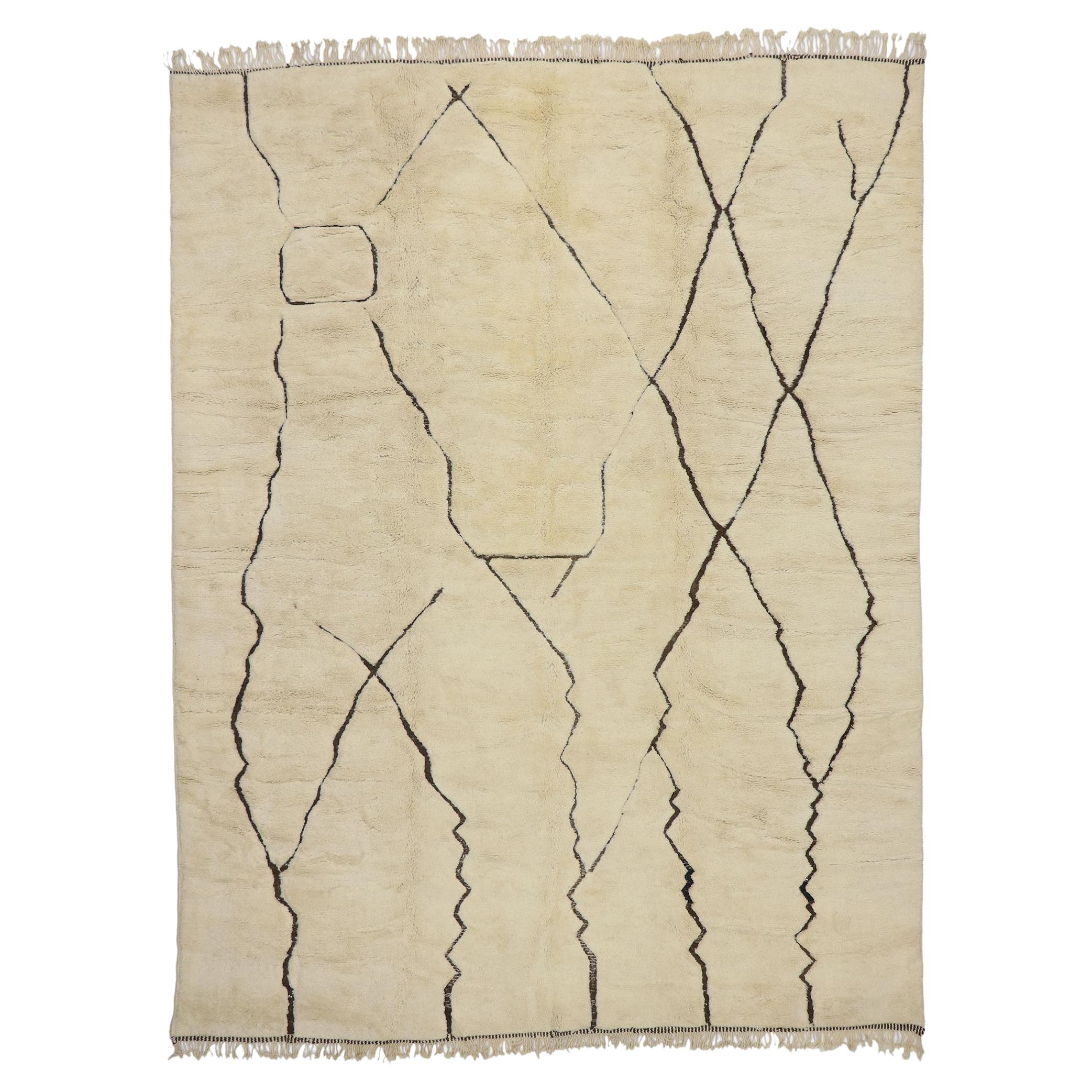 New Contemporary Beni Mrirt Berber Moroccan Carpet with Minimalist Shibui Style For Sale