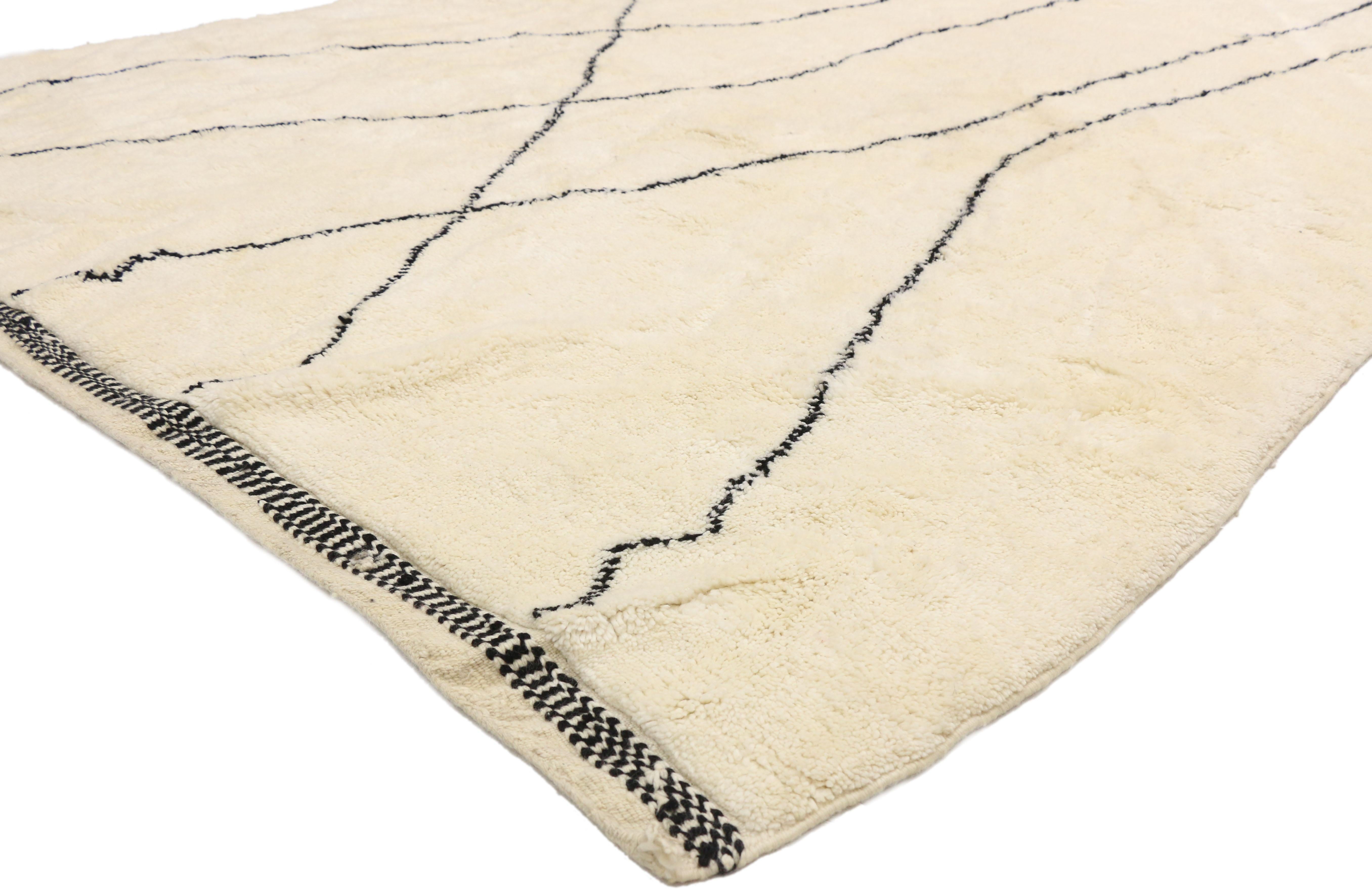 20765, new contemporary Modern Berber Moroccan rug with Minimalist Bauhaus style. Perfectly plush combined with a Minimalist Bauhaus style, this hand knotted wool Berber Moroccan rug provides a feeling of cozy contentment. It features asymmetrical