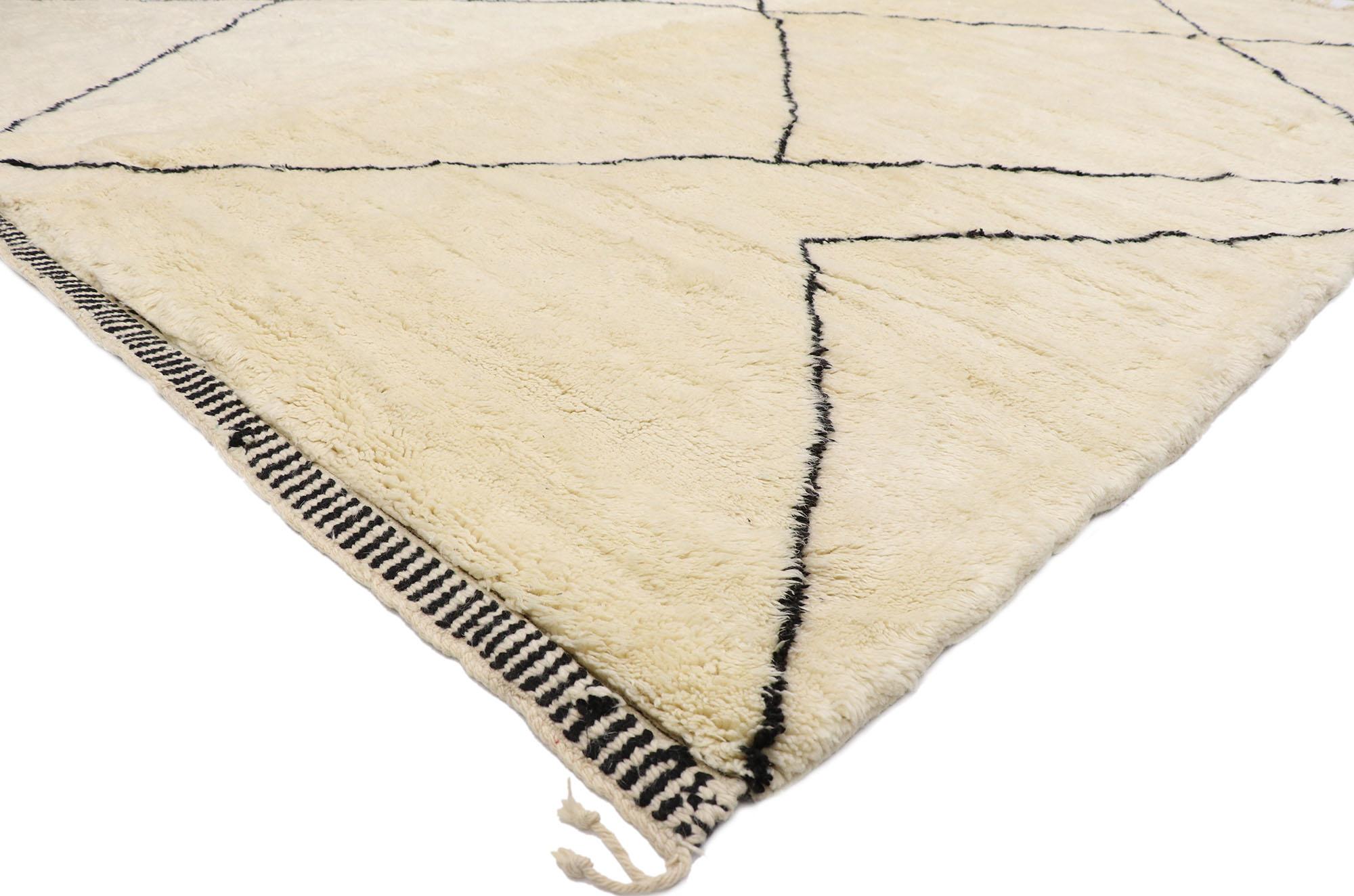 21109, new Contemporary Berber Moroccan rug with Minimalist Hygge style. With its simplicity, plush pile and Hygge vibes, this hand knotted wool contemporary Moroccan rug provides a feeling of cozy contentment without the clutter. It features black