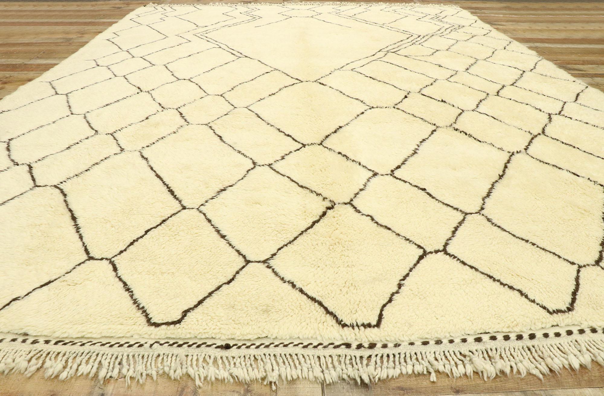 New Contemporary Berber Moroccan Rug with Minimalist Mid-Century Modern Style For Sale 2