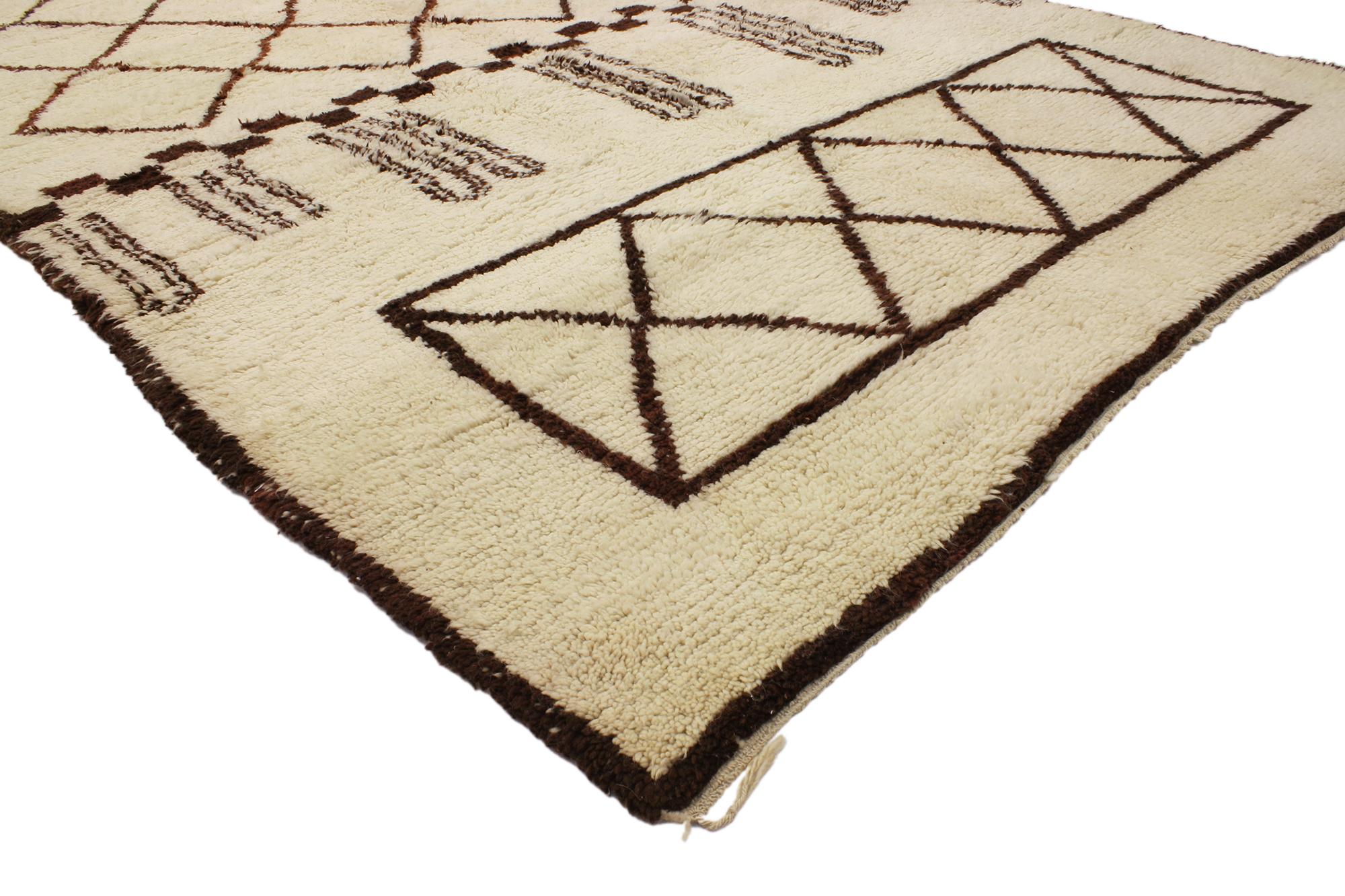 20331 Contemporary Berber Moroccan Rug with Mid-Century Modern Style 06'10 x 11'09. With its simplicity, plush pile and minimalist style, this hand knotted wool contemporary Berber Moroccan rug provides a feeling of cozy contentment without the