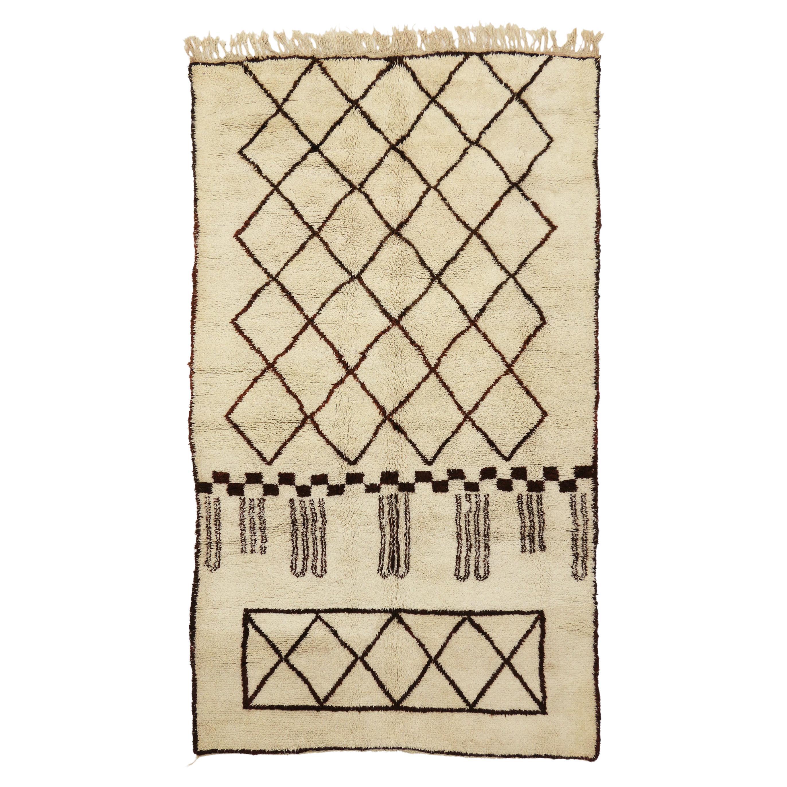 New Contemporary Berber Moroccan Rug with Mid-Century Modern Style For Sale