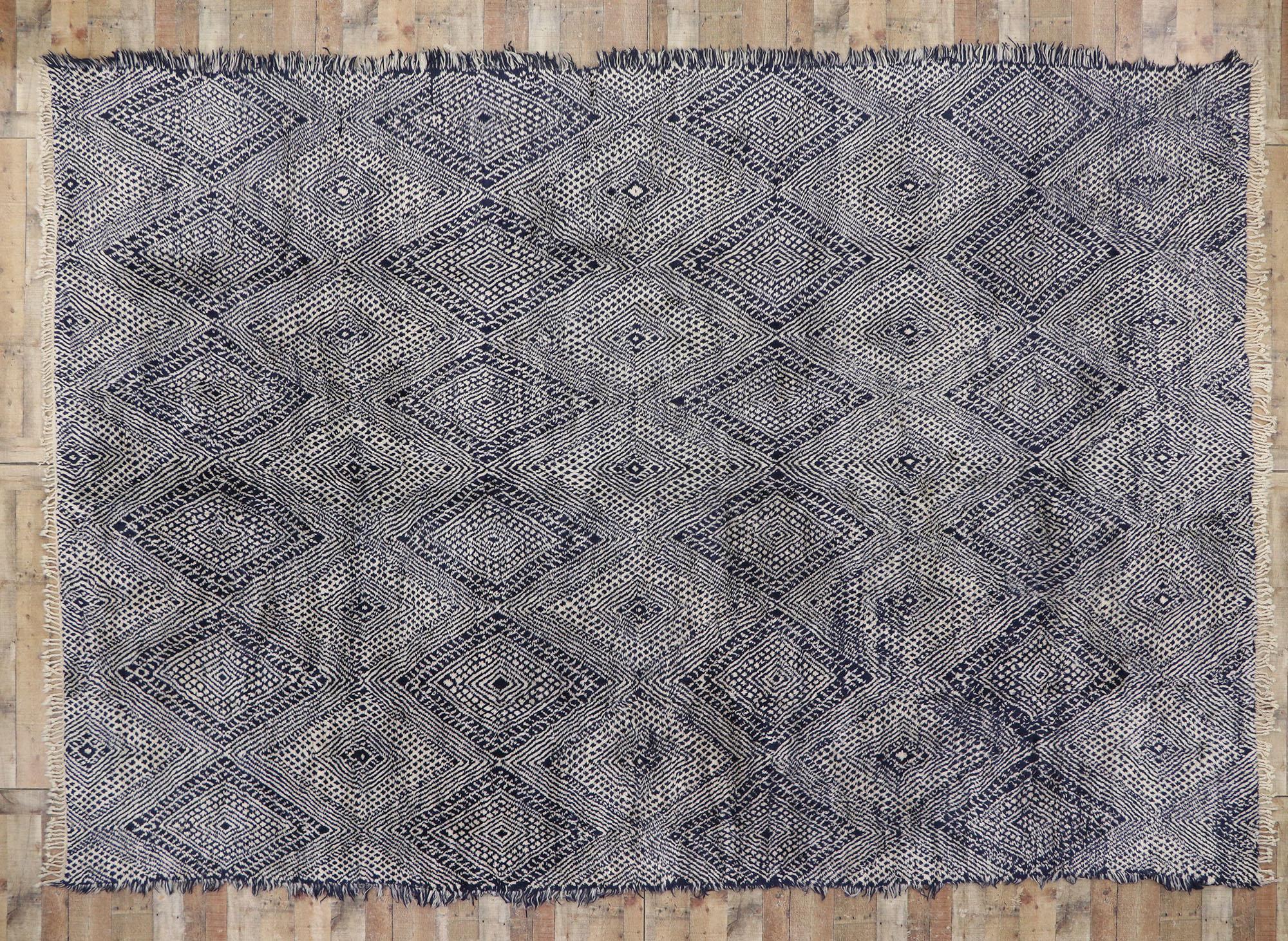 New Contemporary Berber Moroccan Rug with Modern Style For Sale 2