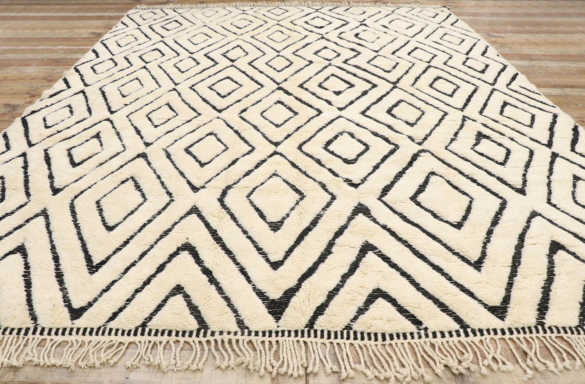 New Contemporary Berber Moroccan Rug with Modernist Style For Sale 1