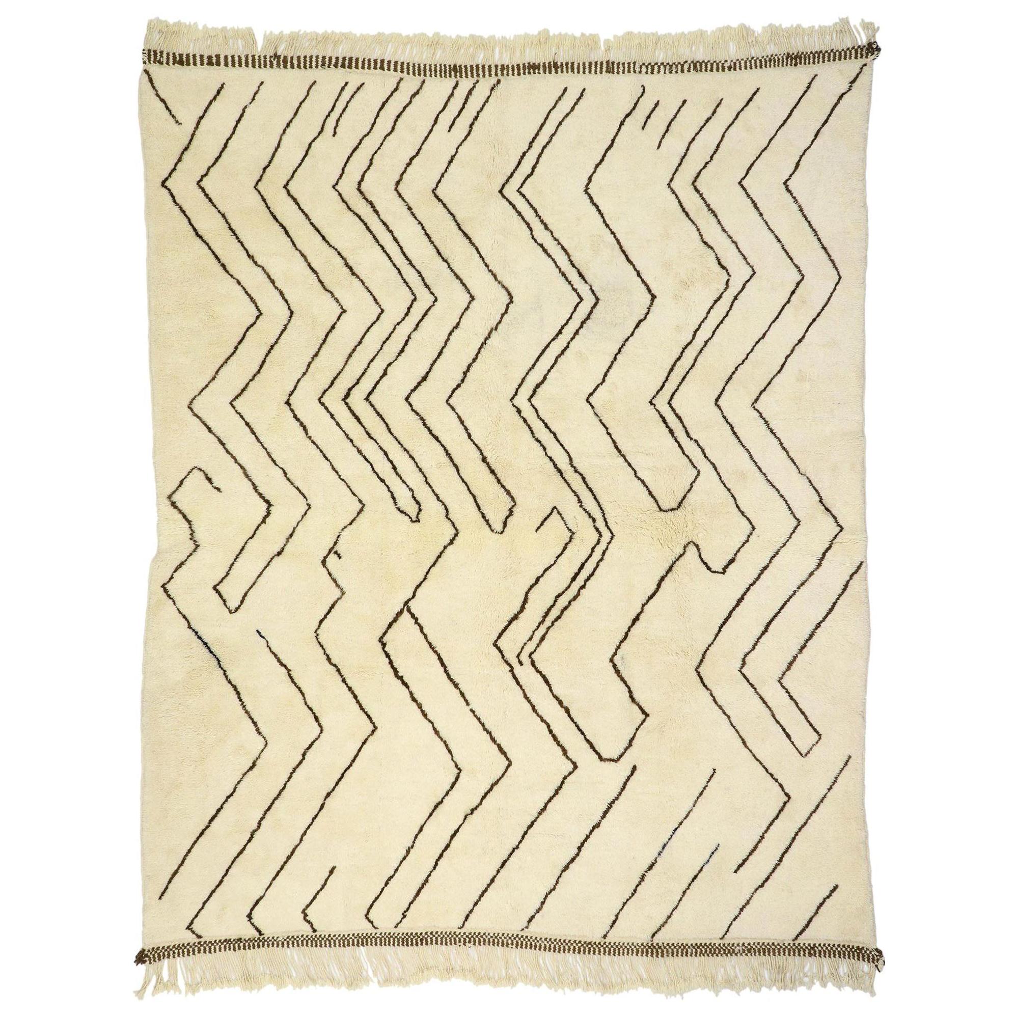 New Contemporary Berber Moroccan Rug with Organic Modern and Hygge Vibes For Sale