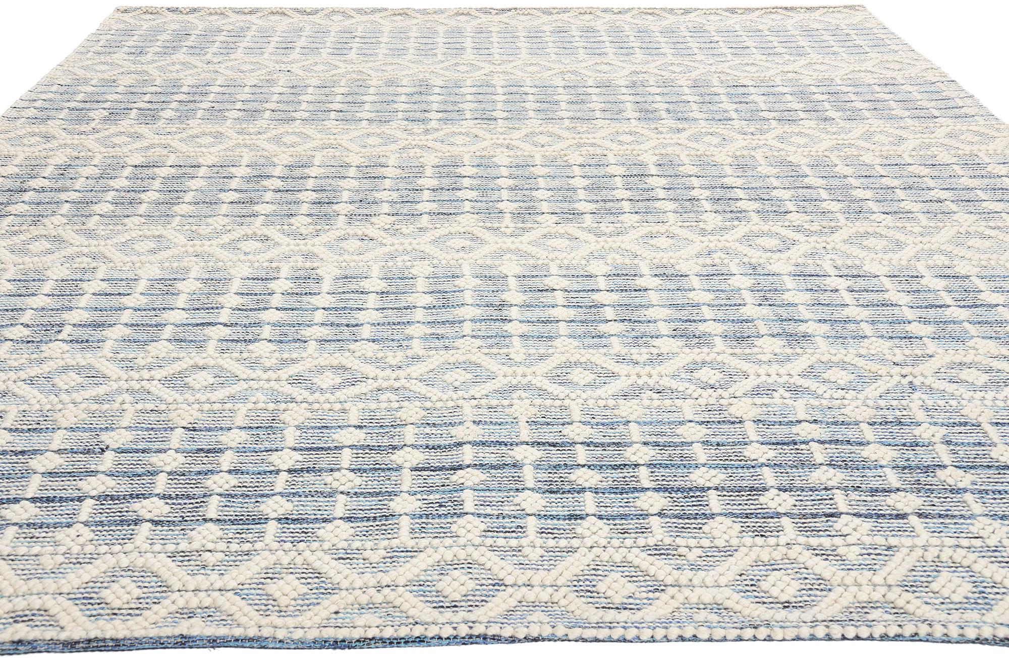 Organico moderno New Contemporary Blue Moroccan Textured High-Low Rug in vendita