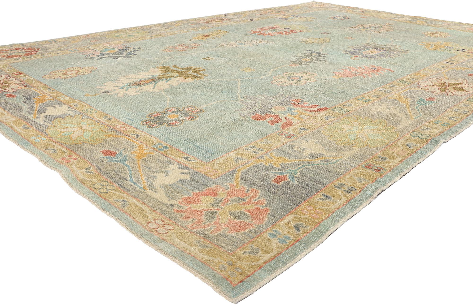 53963 New Modern Hellblau Türkisch Oushak Teppich, 09'11 x 14'10. Dieser moderne türkische Oushak-Teppich aus handgeknüpfter Wolle ist eine atemberaubende Komposition, die die Essenz eines blühenden Gartens heraufbeschwört, der in der besten