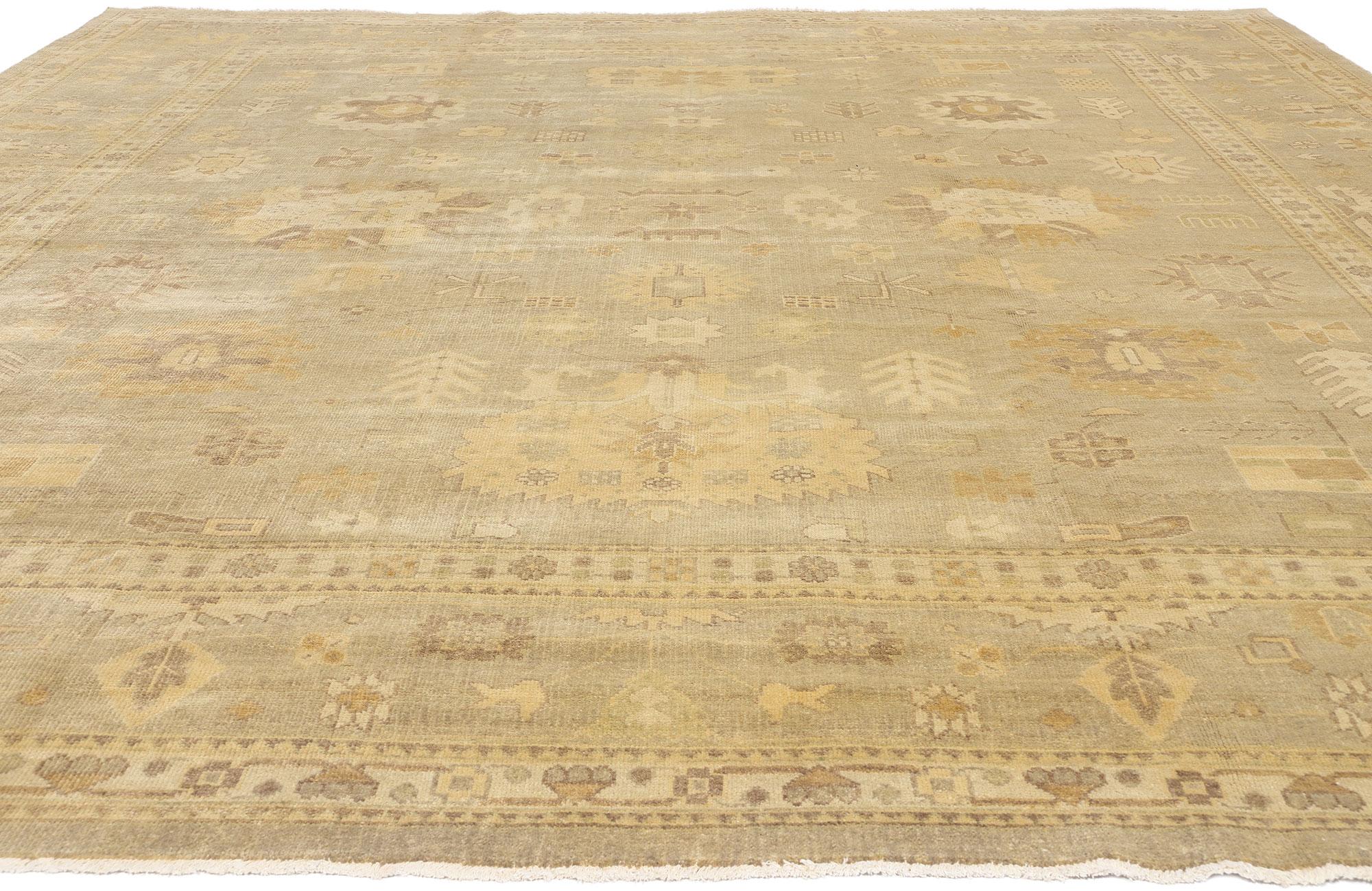 New Contemporary Earth-Tone Oushak Rug with Transitional Style (Spanisch Kolonial) im Angebot