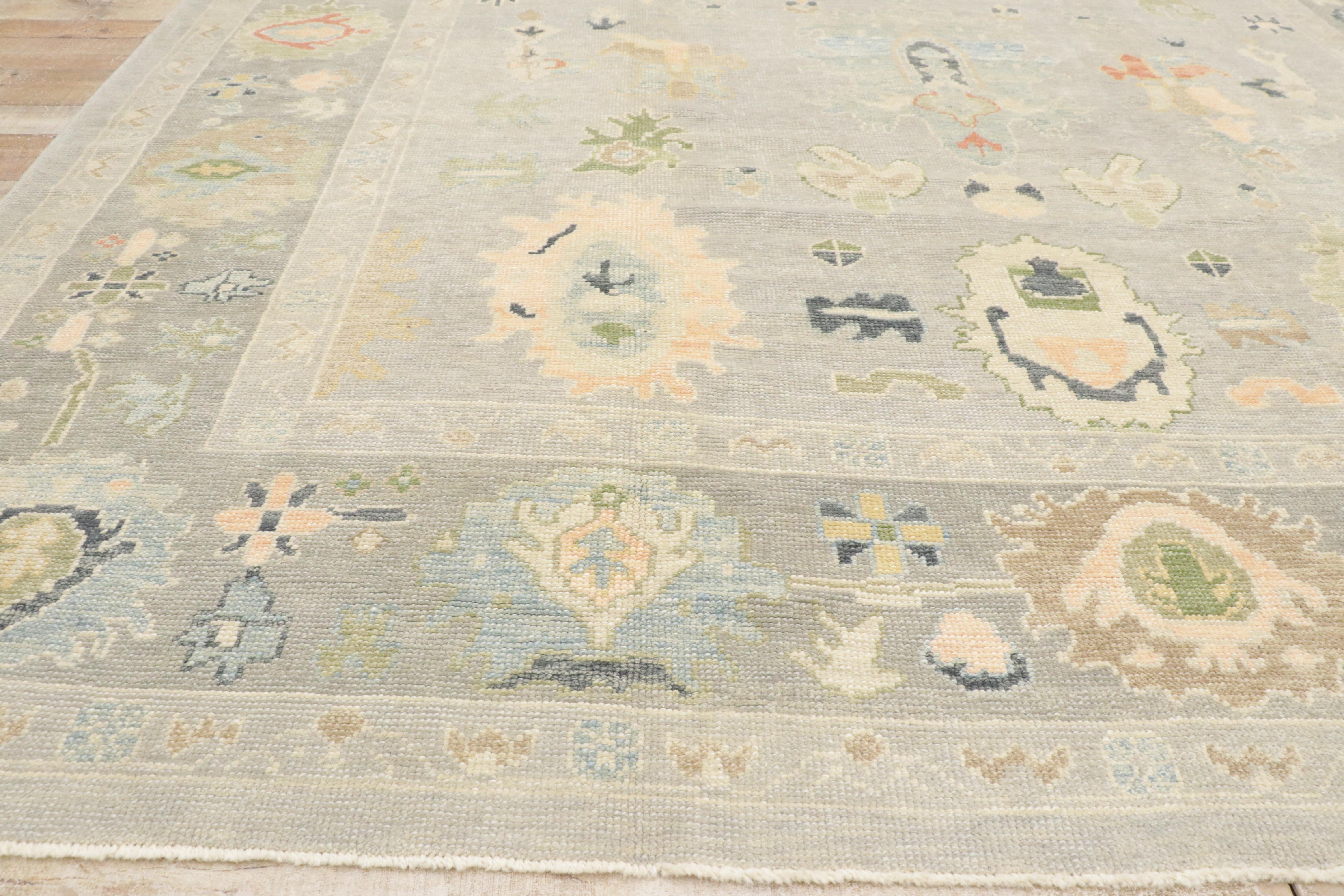 Zeitgenössischer grauer türkischer Oushak-Teppich im modernen Küstenhausstil im Angebot 2