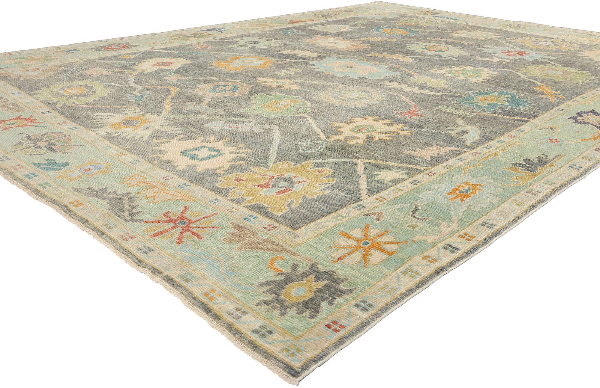 53958 Neuer farbenfroher türkischer Oushak-Teppich, 09'10 x 13'08. Dieser handgeknüpfte türkische Oushak-Teppich aus Wolle ist ein lebendiges Beispiel für traditionelle Handwerkskunst und modernes Kunsthandwerk. Er präsentiert eine detailreiche