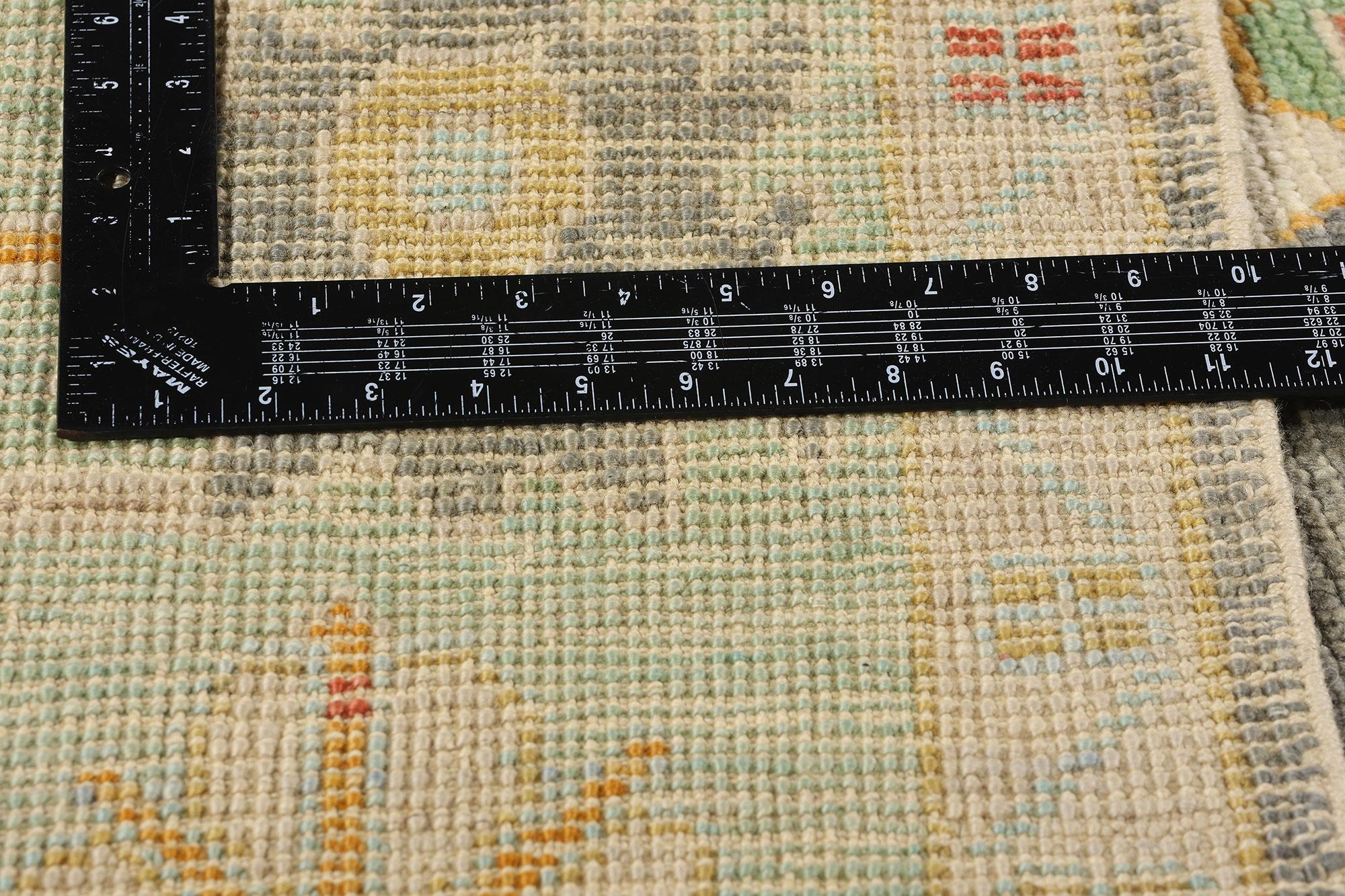 New Contemporary Grey Turkish Oushak Carpet with Pastels, 09'10 x 13'08 (21. Jahrhundert und zeitgenössisch) im Angebot