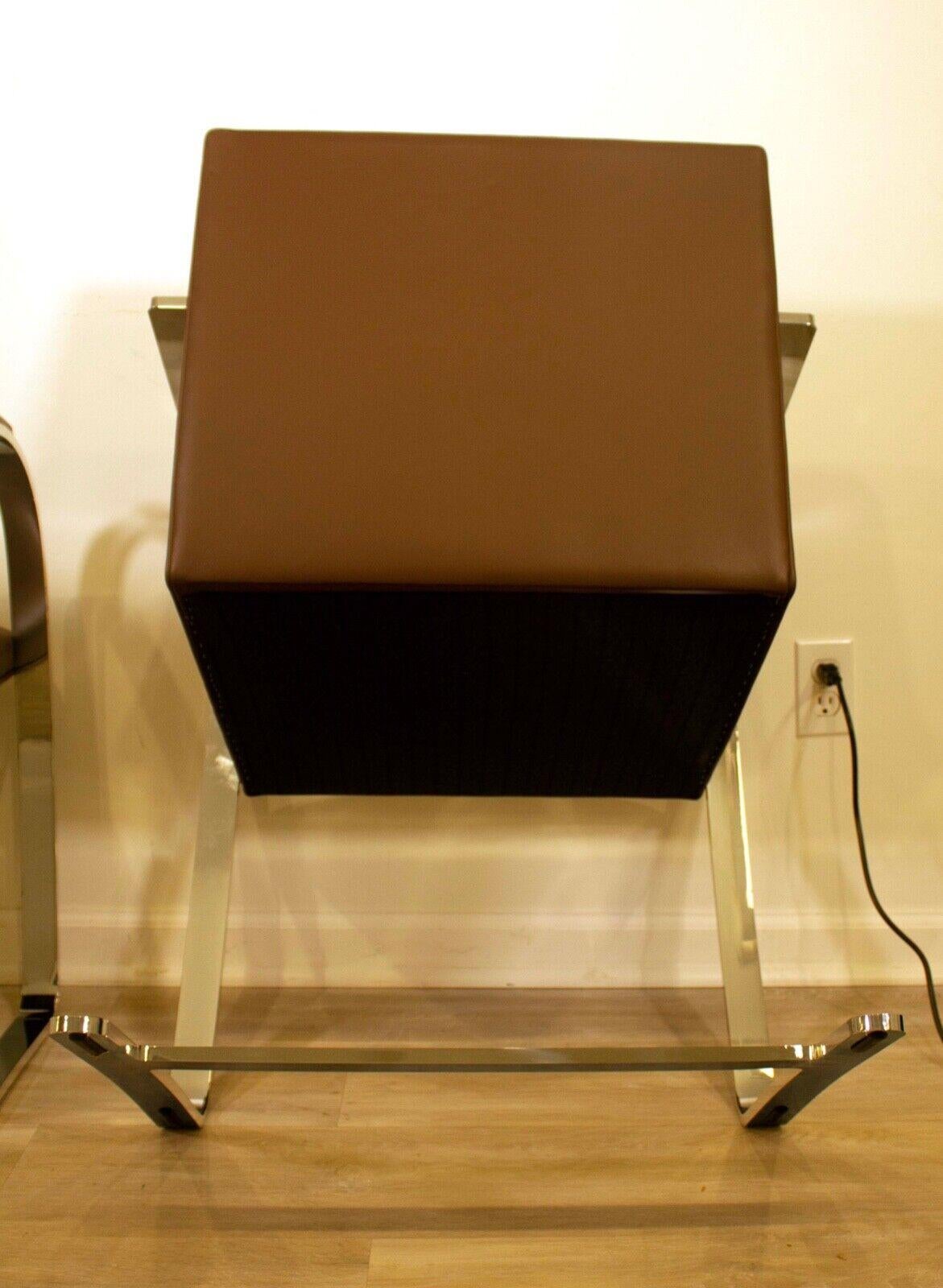Nouveaux fauteuils contemporains Knoll en cuir marron et chrome avec accoudoirs BRNO en vente 2