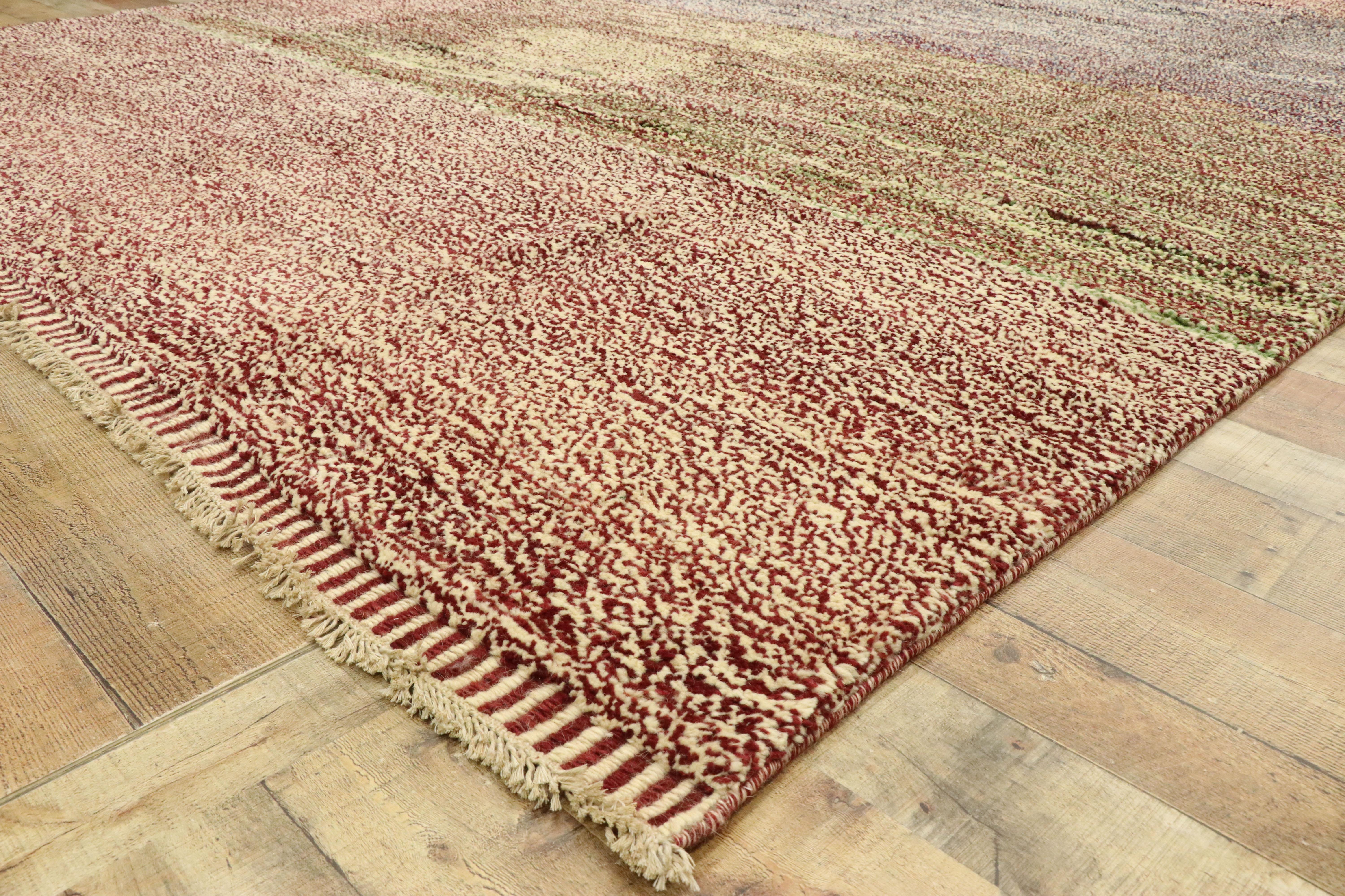 Tapis marocain abstrait, Wabi-Sabi rencontre le style expressionniste Neuf - En vente à Dallas, TX