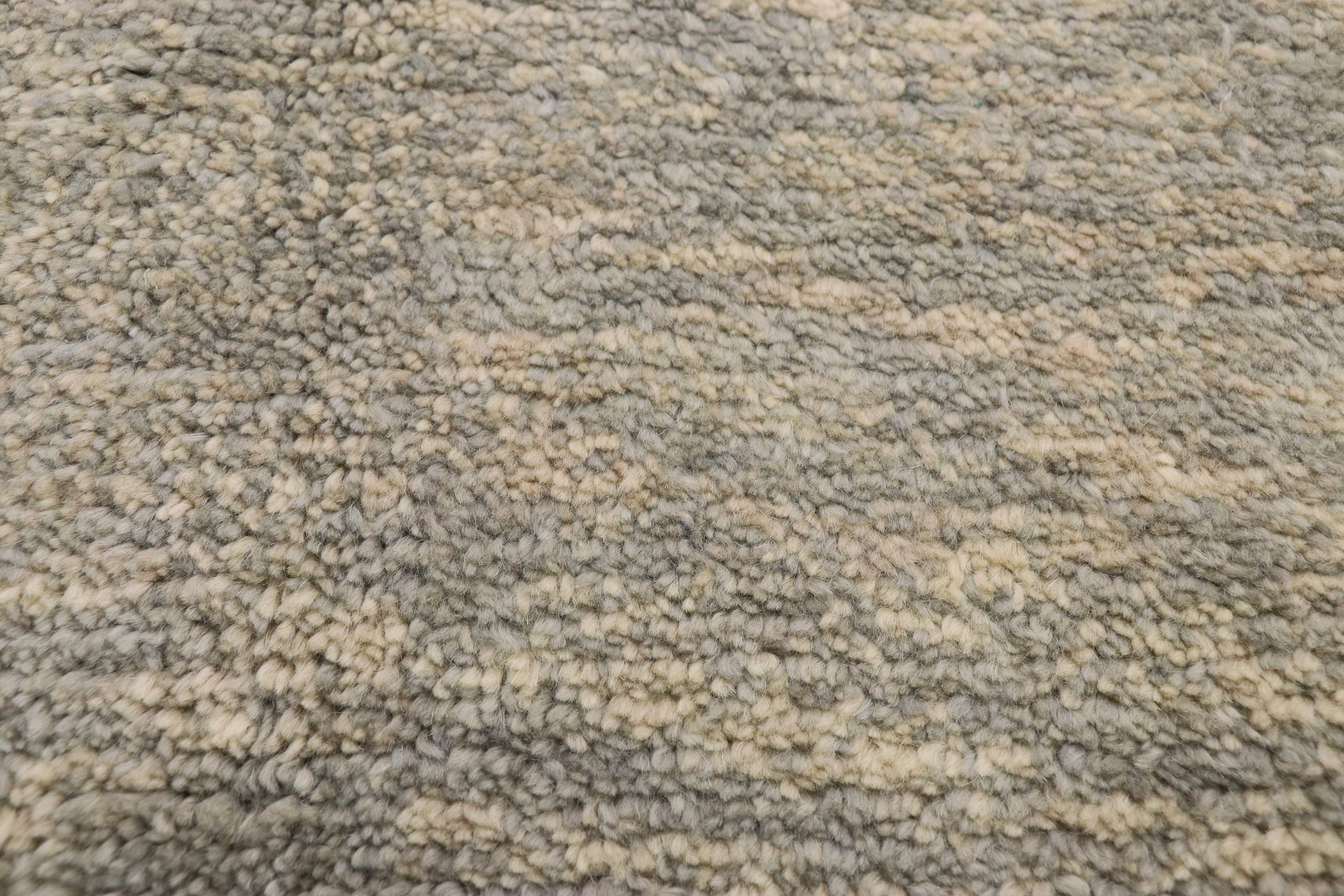 Alfombra marroquí moderna y terrosa, el boho etéreo se une a la cohesión acogedora Pakistaní en venta