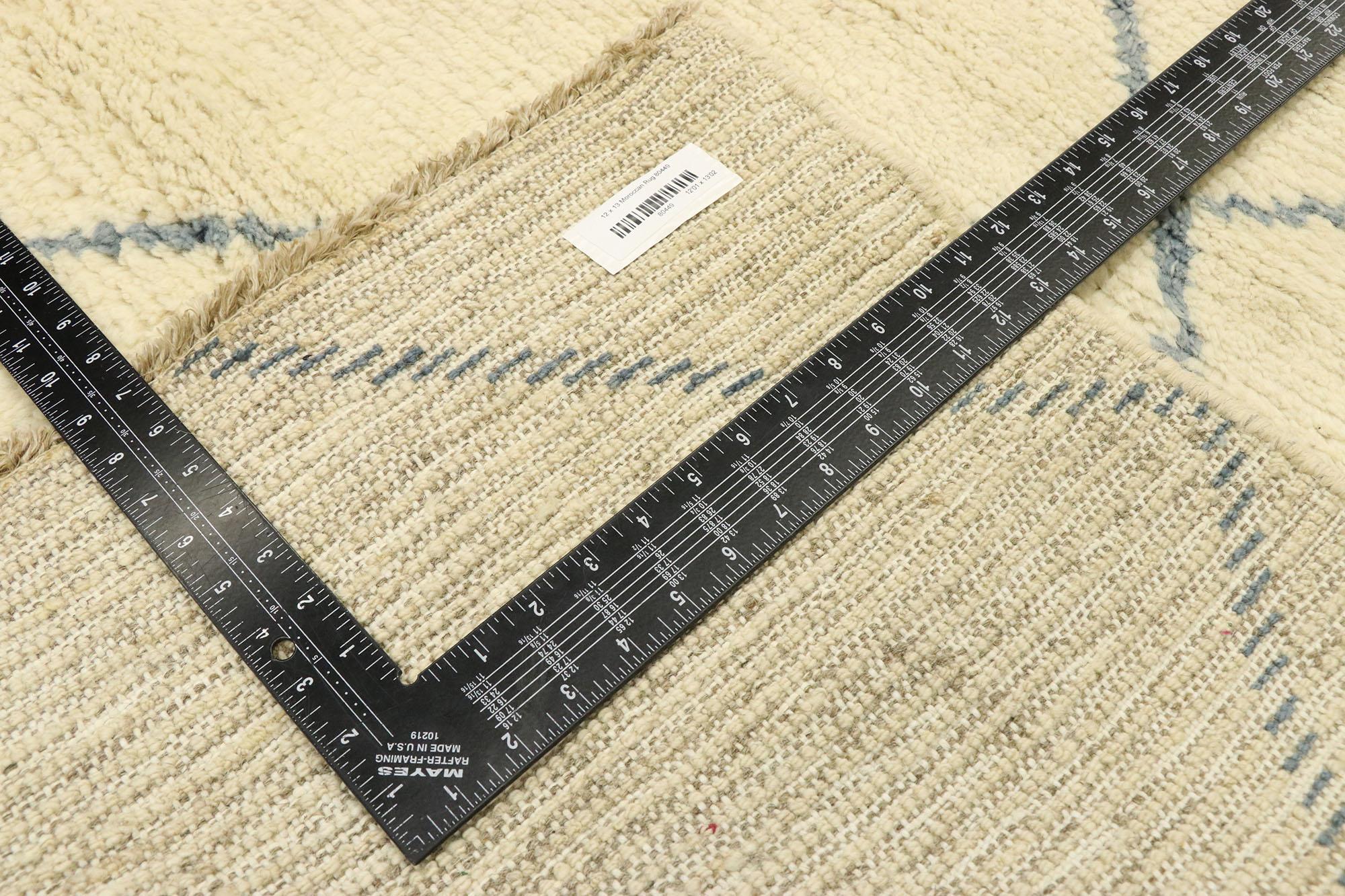 Noué à la main Grand tapis marocain organique et moderne, le minimalisme de The Moderns rencontre le charme de la bohème en vente