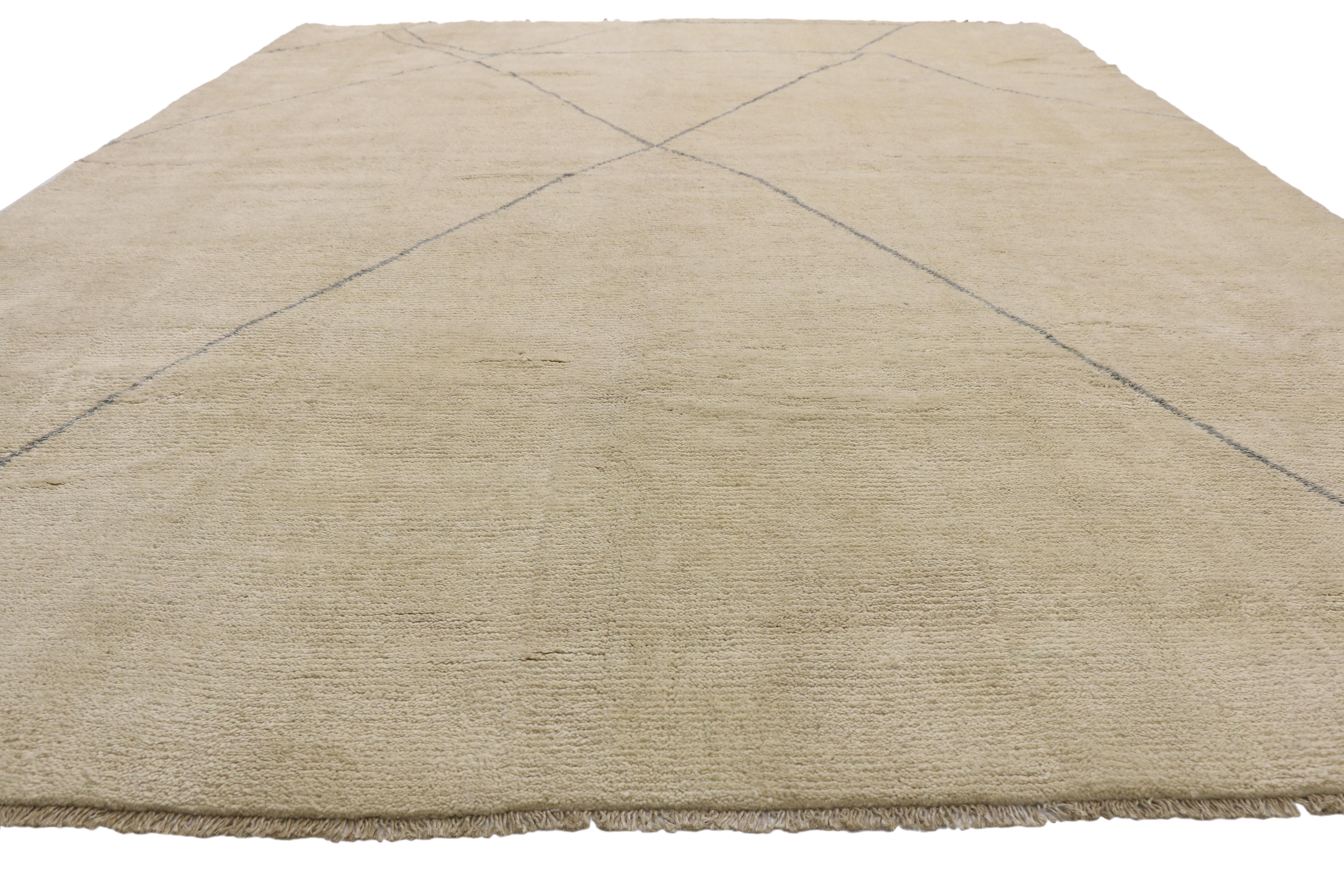 Organic Modern New Contemporary Moroccan Area Rug with Modern Style For Sale