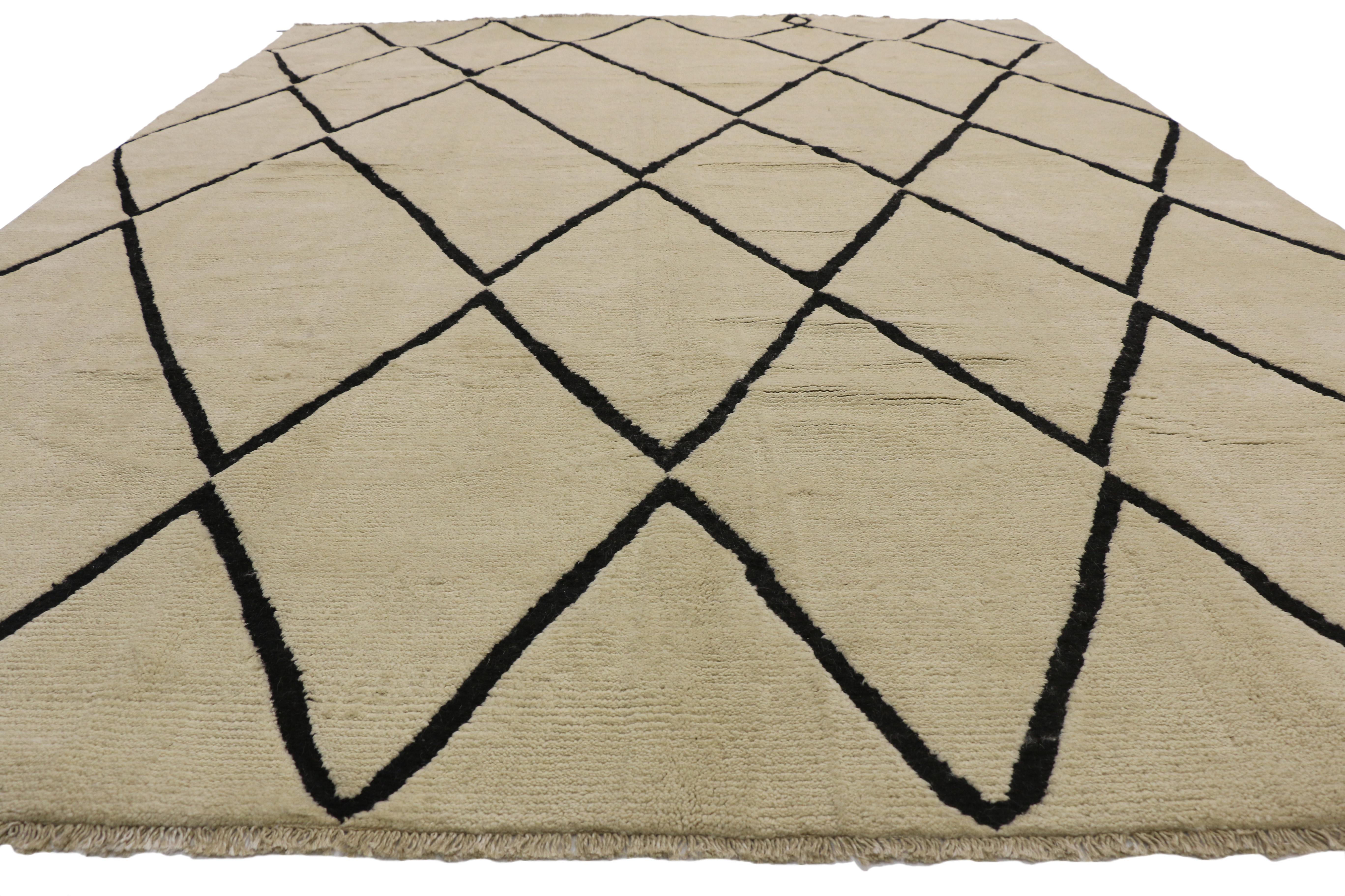 Organic Modern New Contemporary Moroccan Area Rug with Modernist Style For Sale